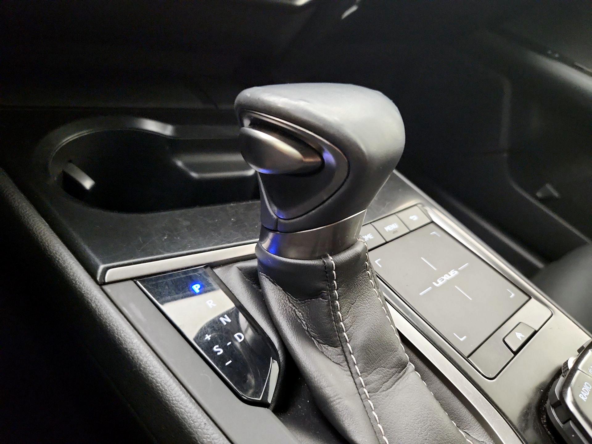 Thumbnail: 2019 Lexus UX - 17