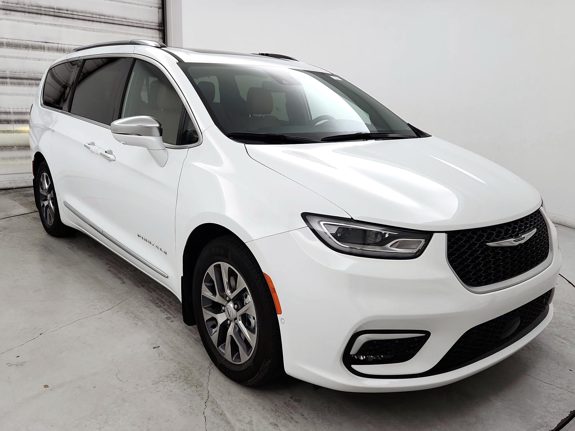 White 2022 Chrysler Pacifica Hybrid Minivan Front-Wheel Drive Automatic