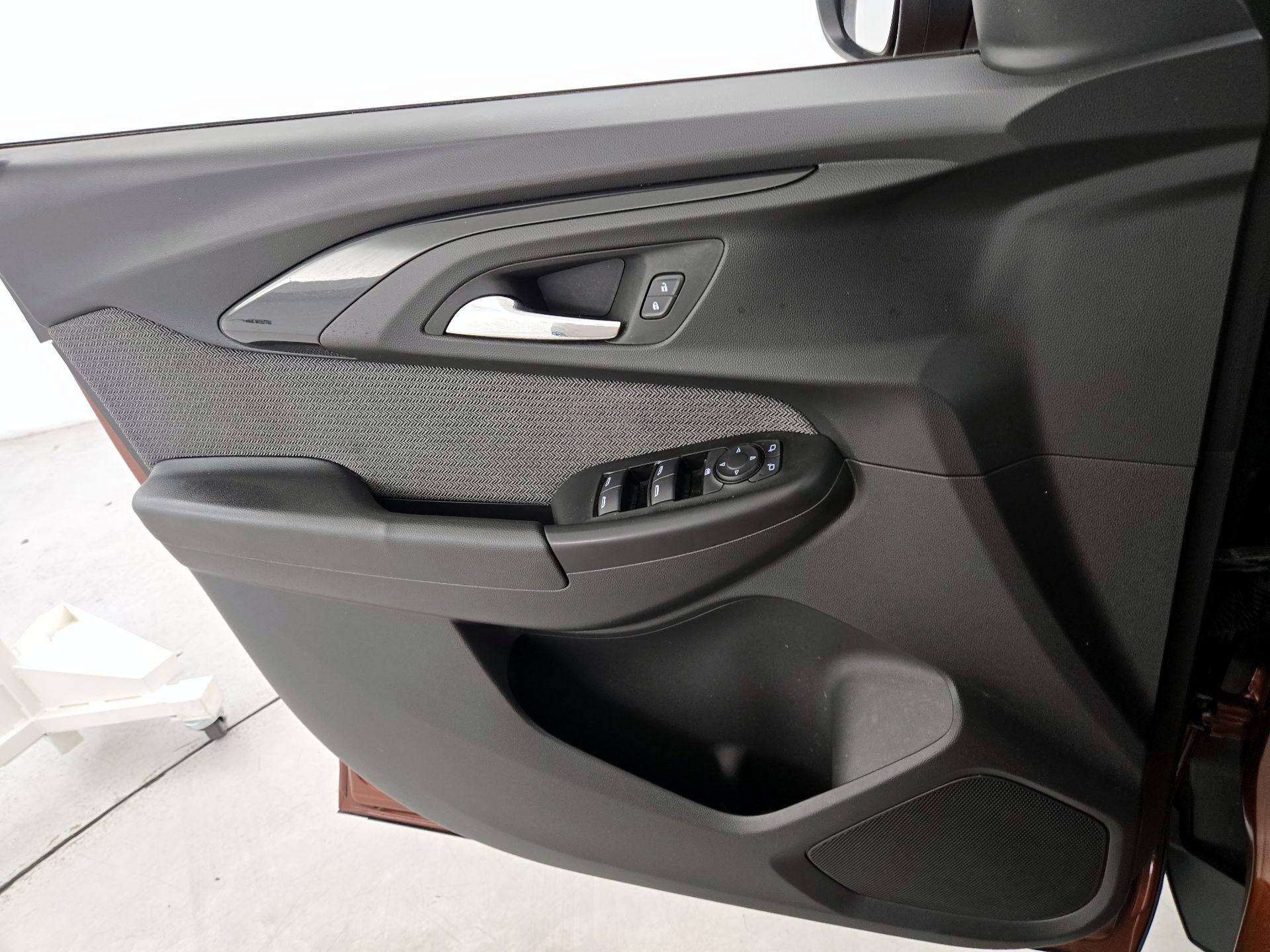 Thumbnail: 2021 Chevrolet TrailBlazer - 12
