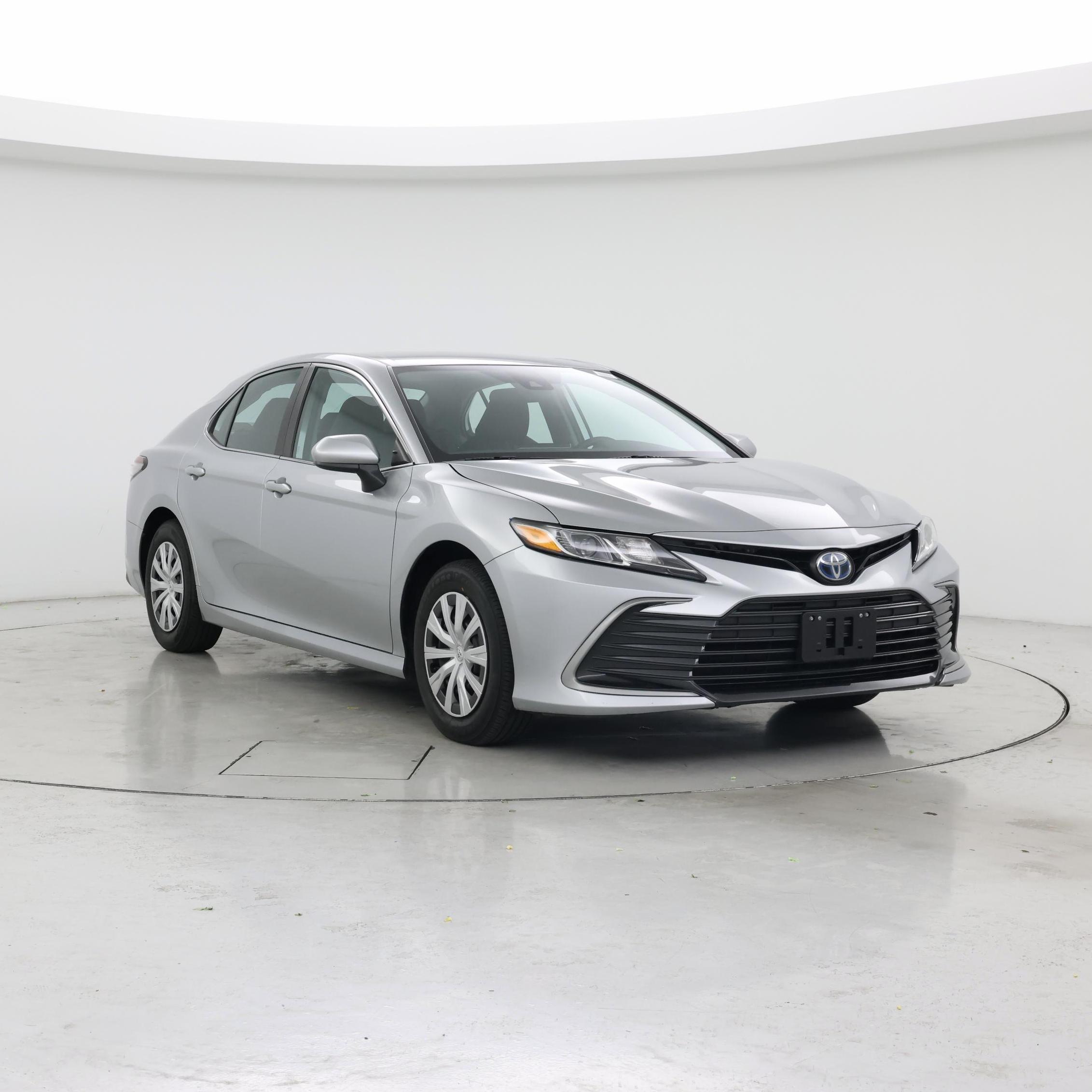 Silver 2024 Toyota Camry Hybrid Sedan Front-Wheel Drive Automatic