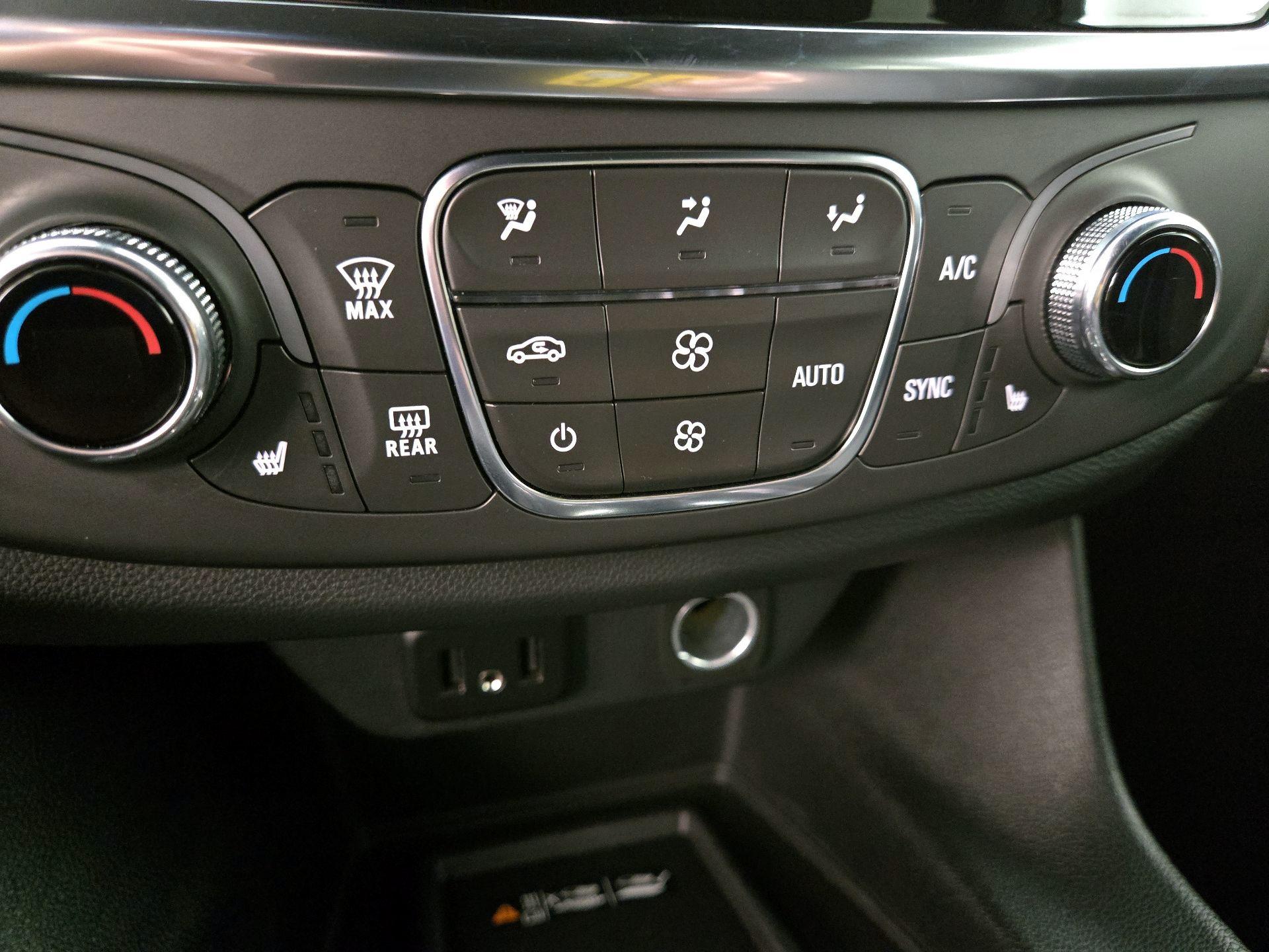 Thumbnail: 2023 Chevrolet Traverse - 16