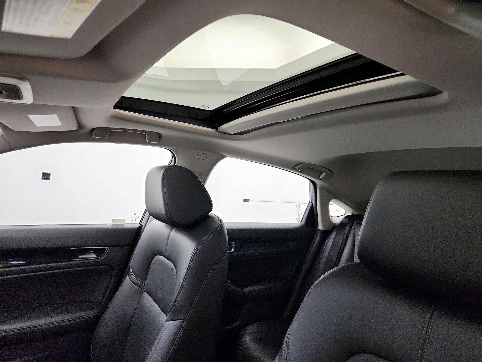 Sunroof(s) & Overhead Airbags
