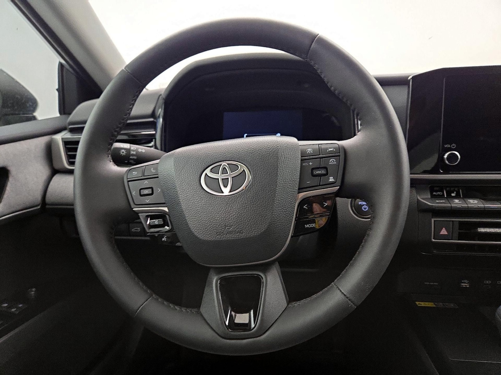 2026 Toyota Camry LE - Photo 11