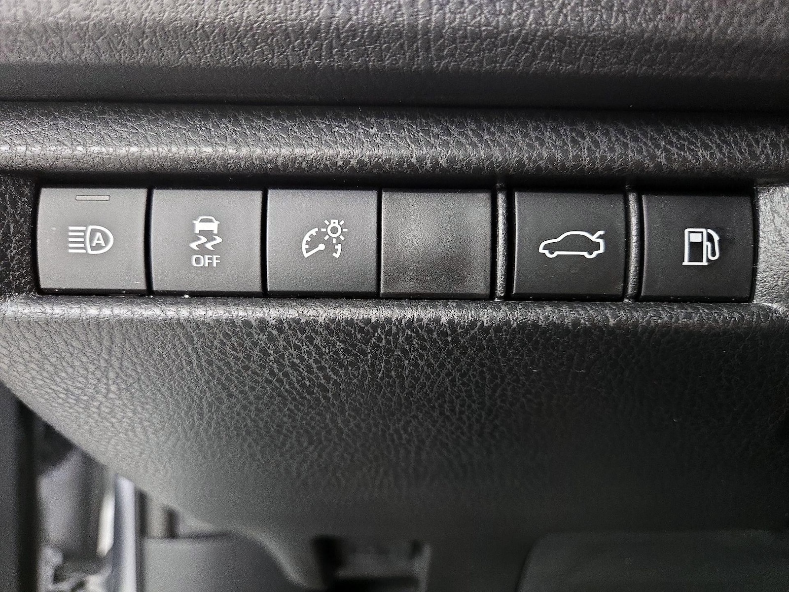 2026 Toyota Camry LE - Photo 14