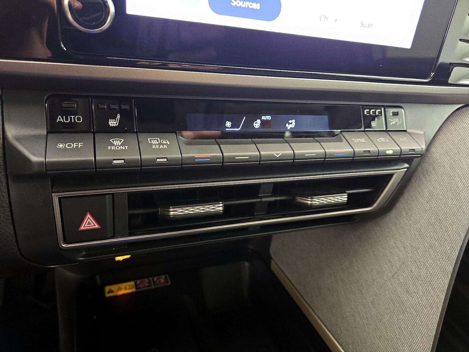 2026 Toyota Camry LE - Photo 18