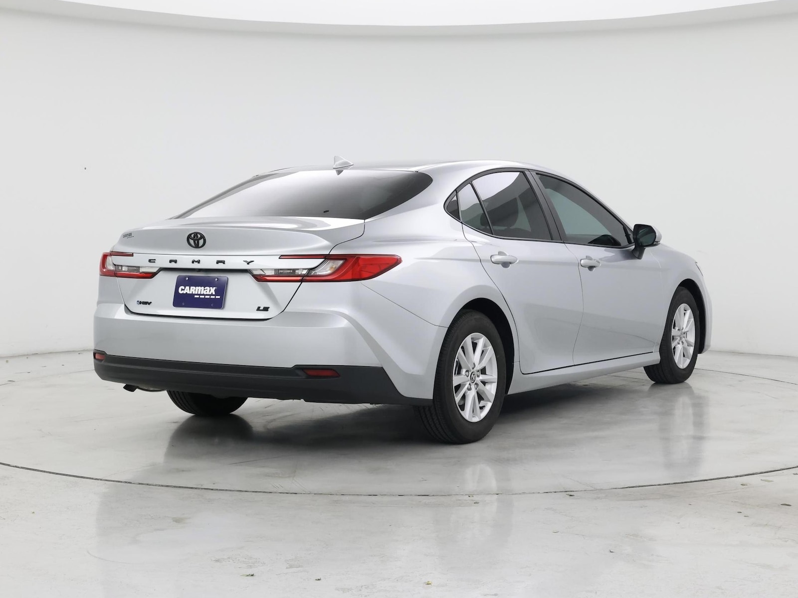 2026 Toyota Camry LE - Photo 9
