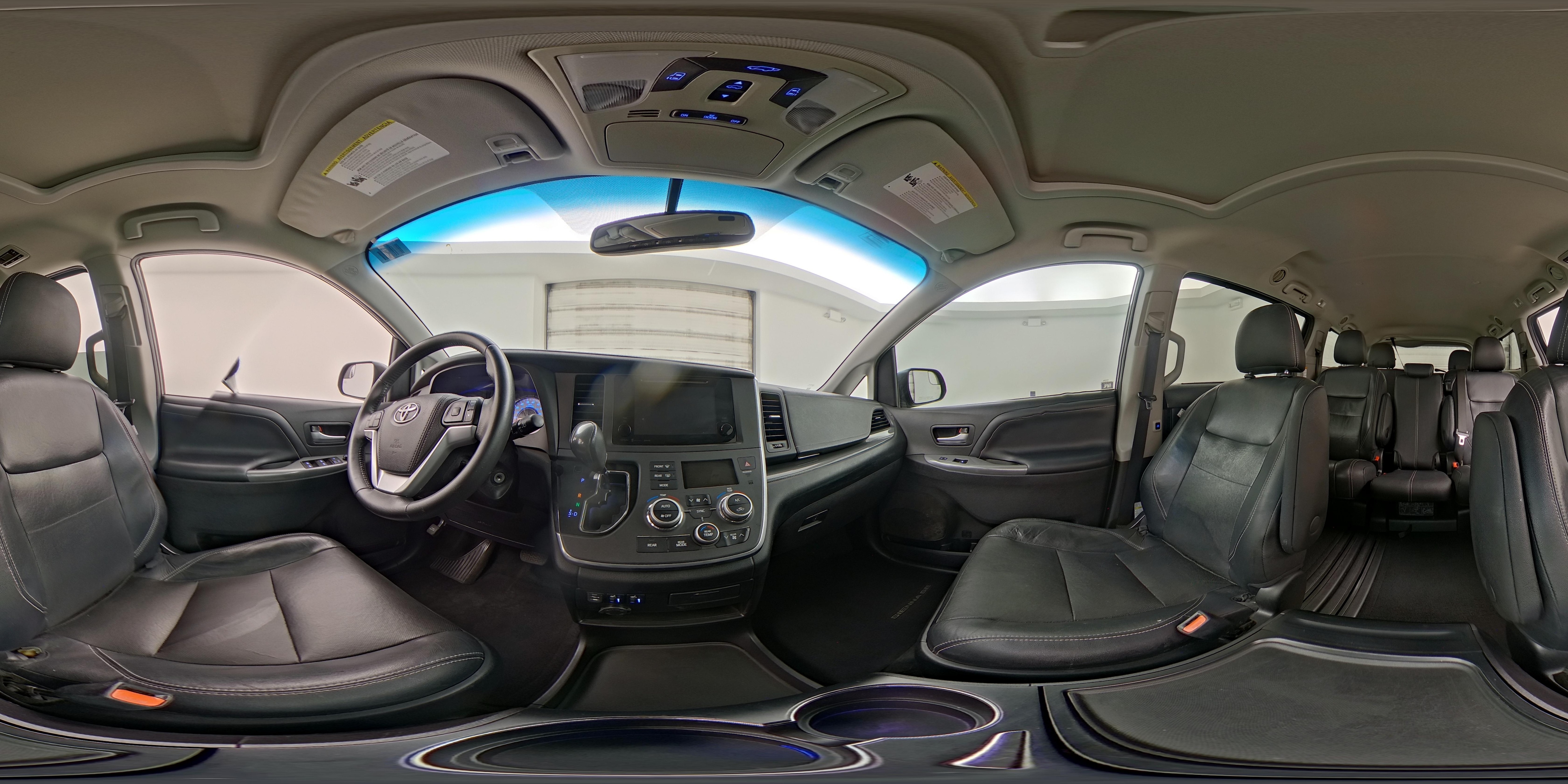 2017 Toyota Sienna SE - Photo 25