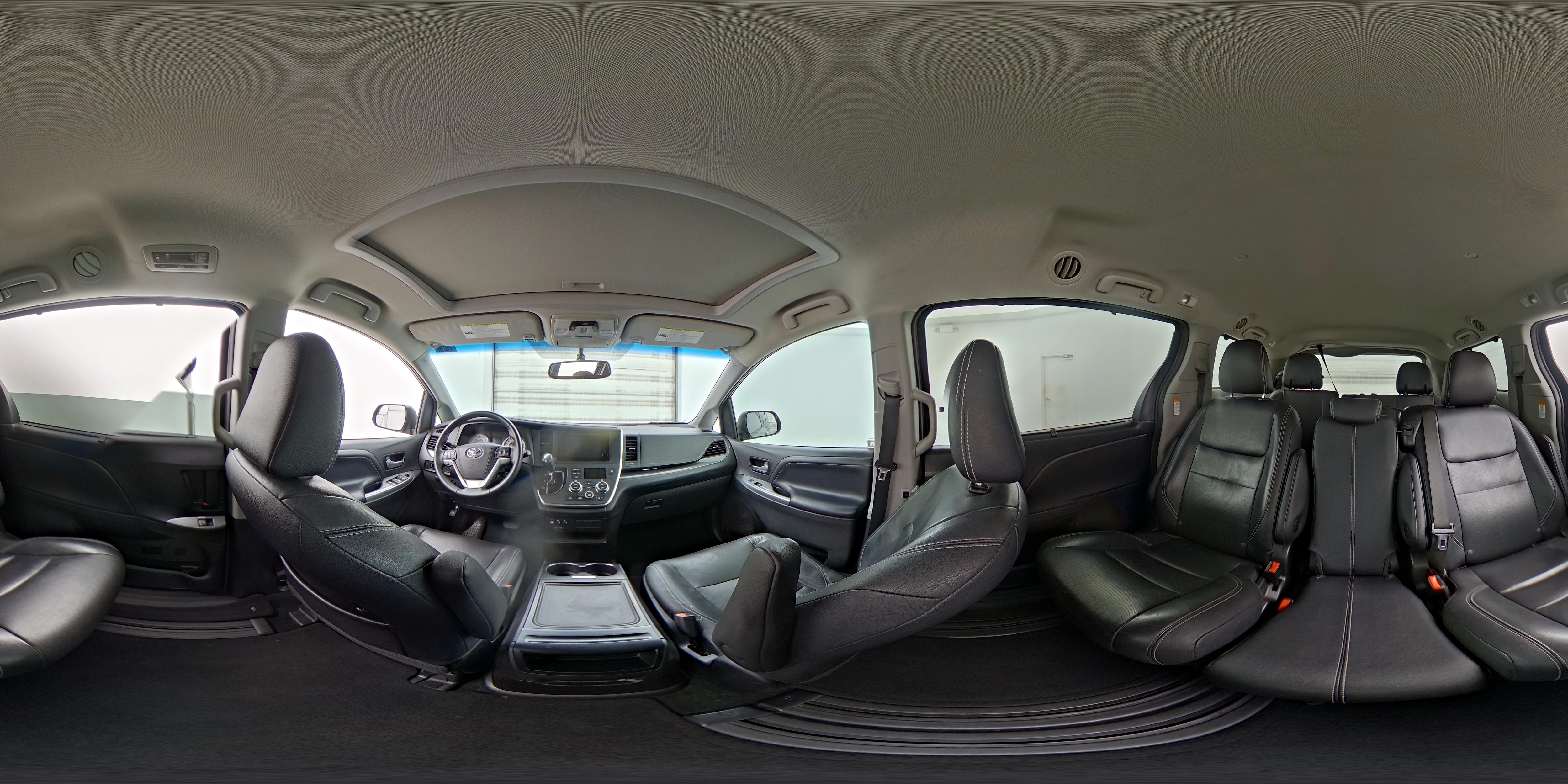 2017 Toyota Sienna SE - Photo 26