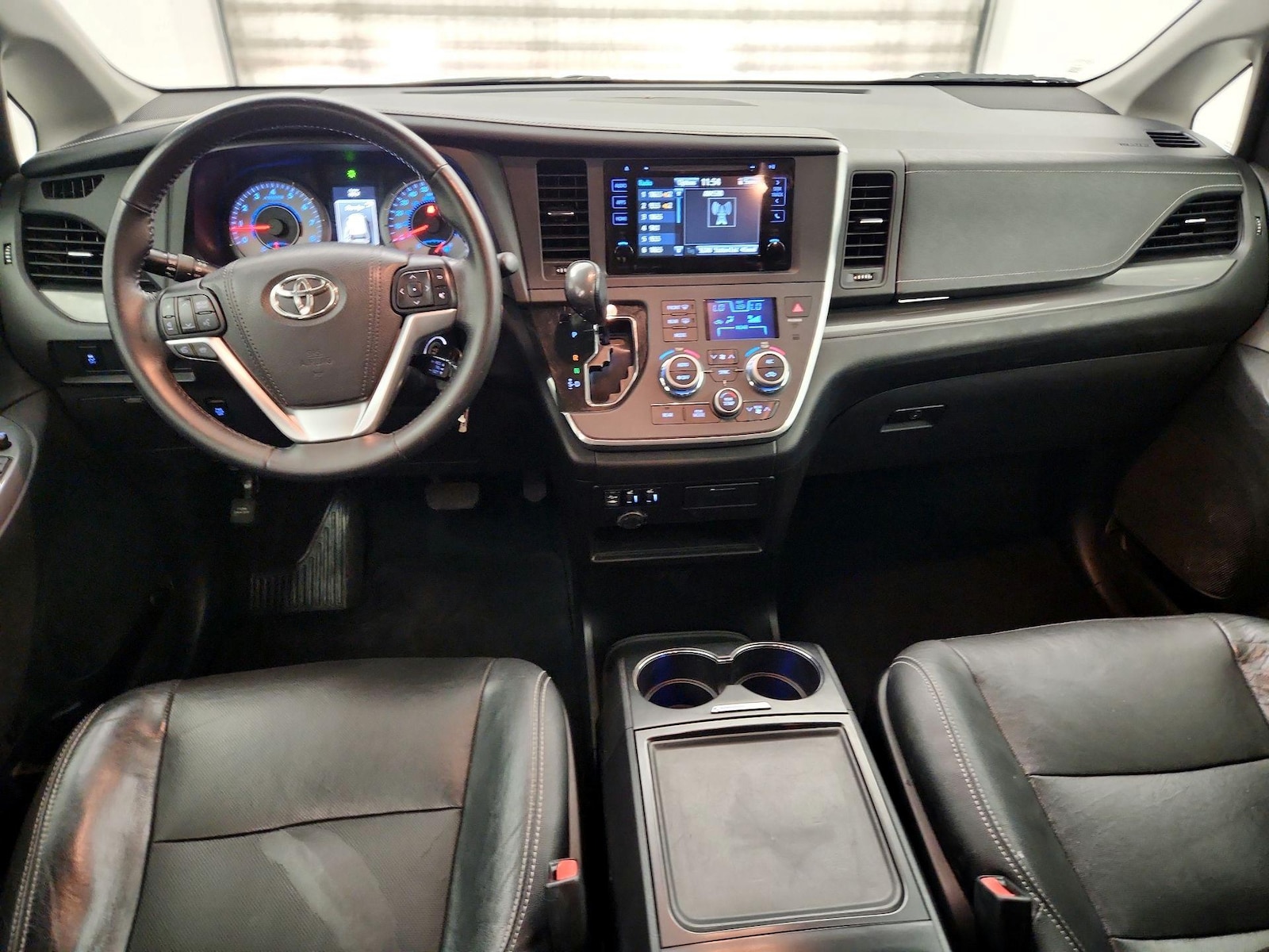2017 Toyota Sienna SE - Photo 10