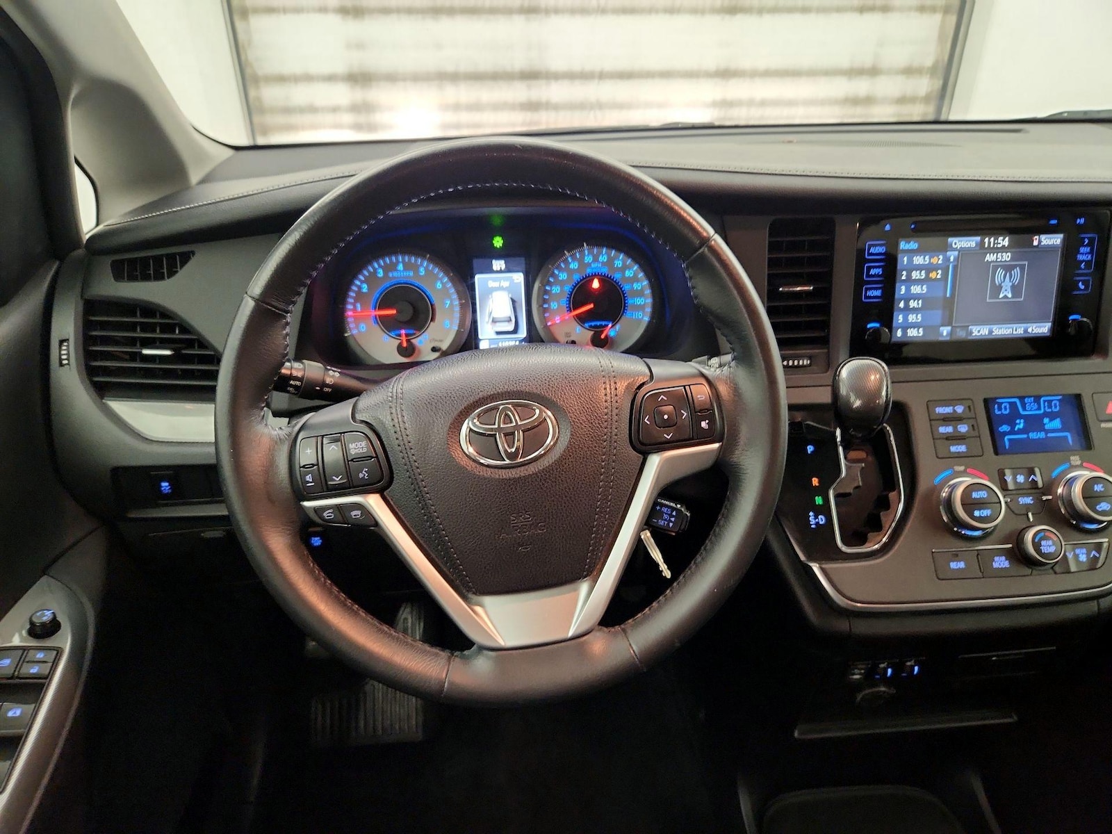 2017 Toyota Sienna SE - Photo 11