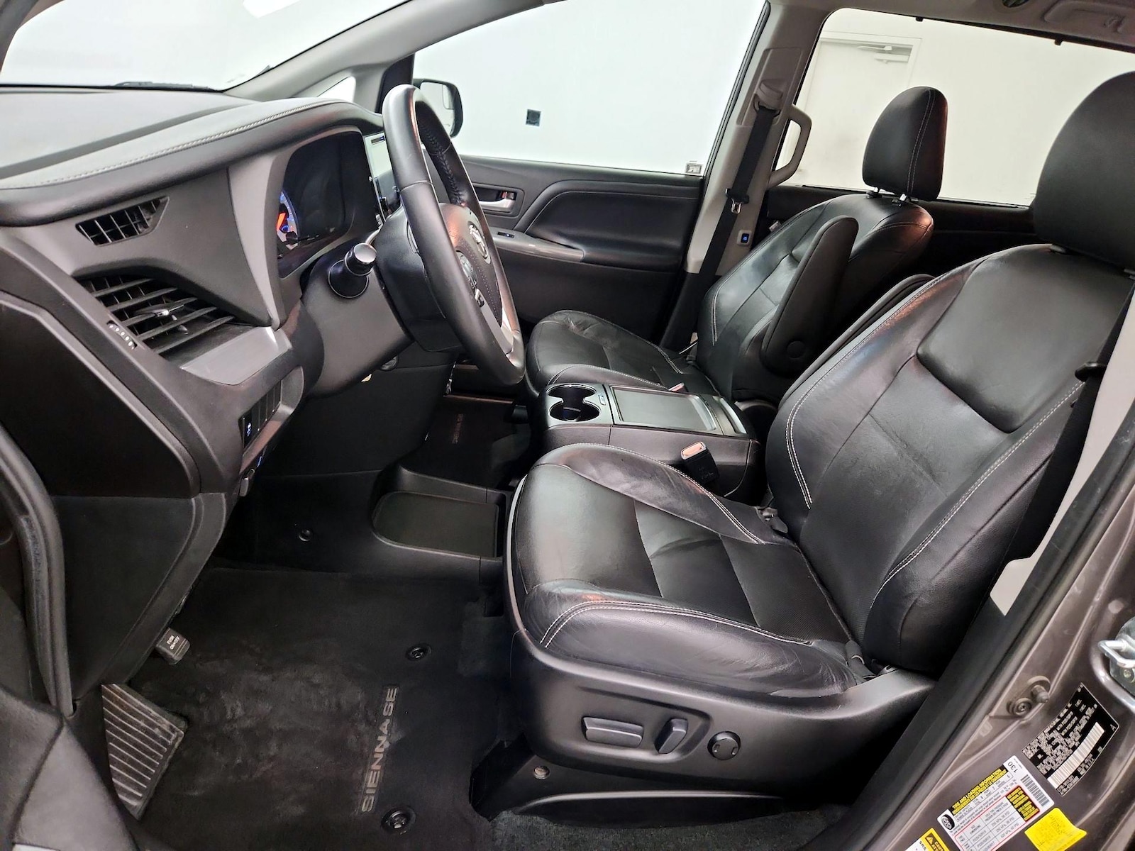 2017 Toyota Sienna SE - Photo 12