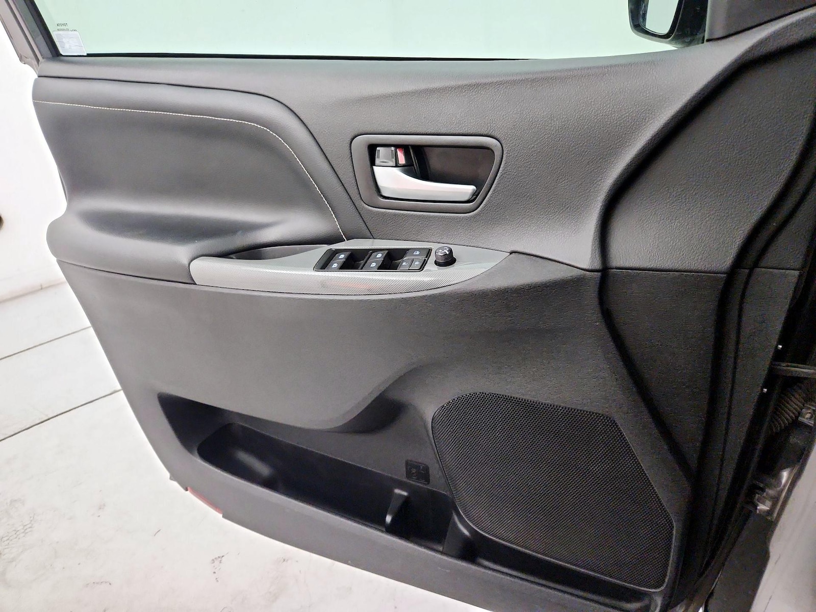 2017 Toyota Sienna SE - Photo 13