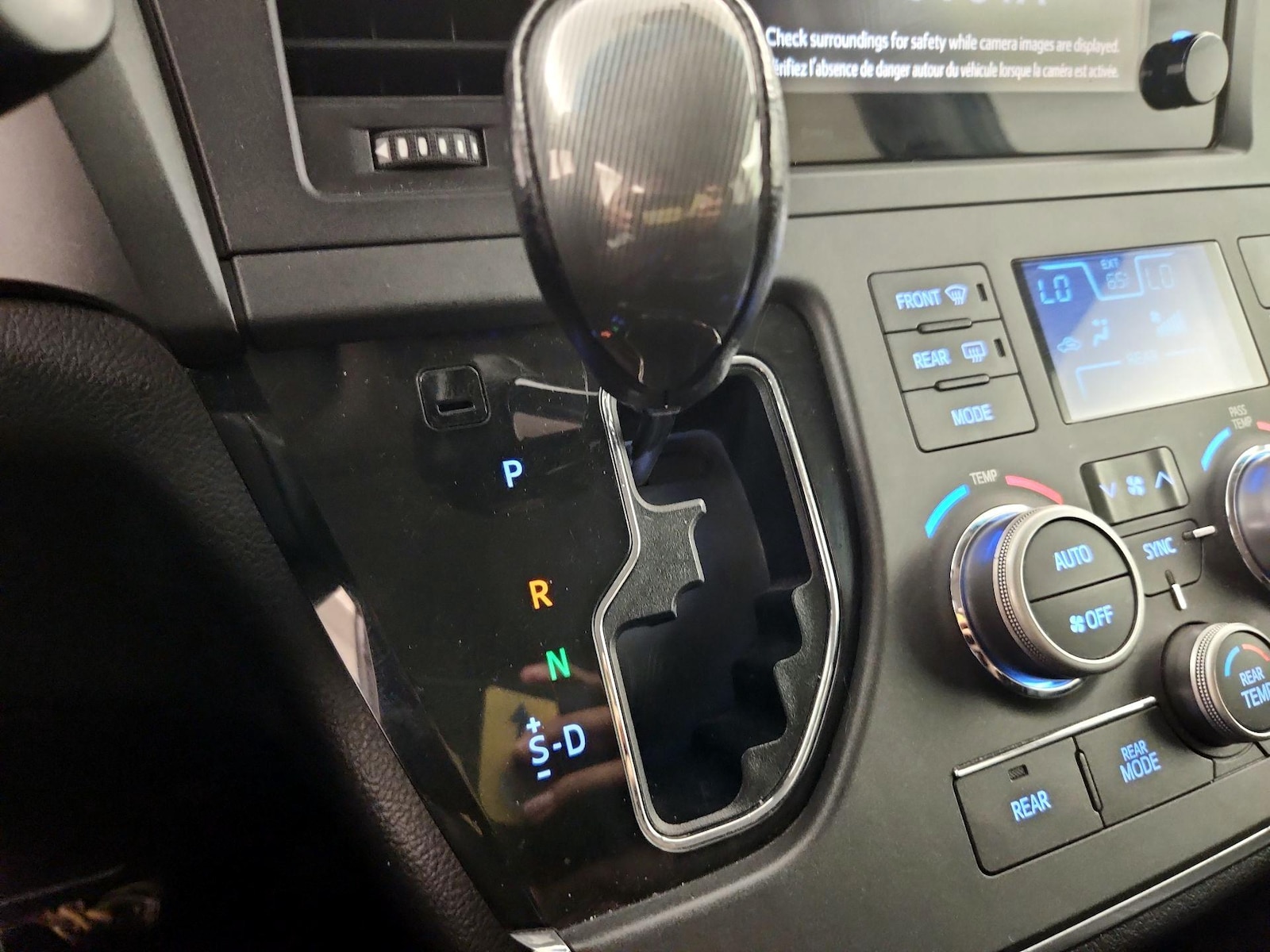 2017 Toyota Sienna SE - Photo 18