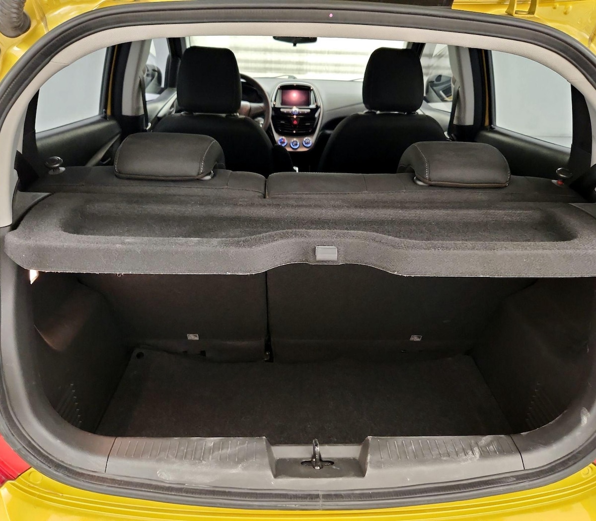 Trunk/Cargo (Seats Up)