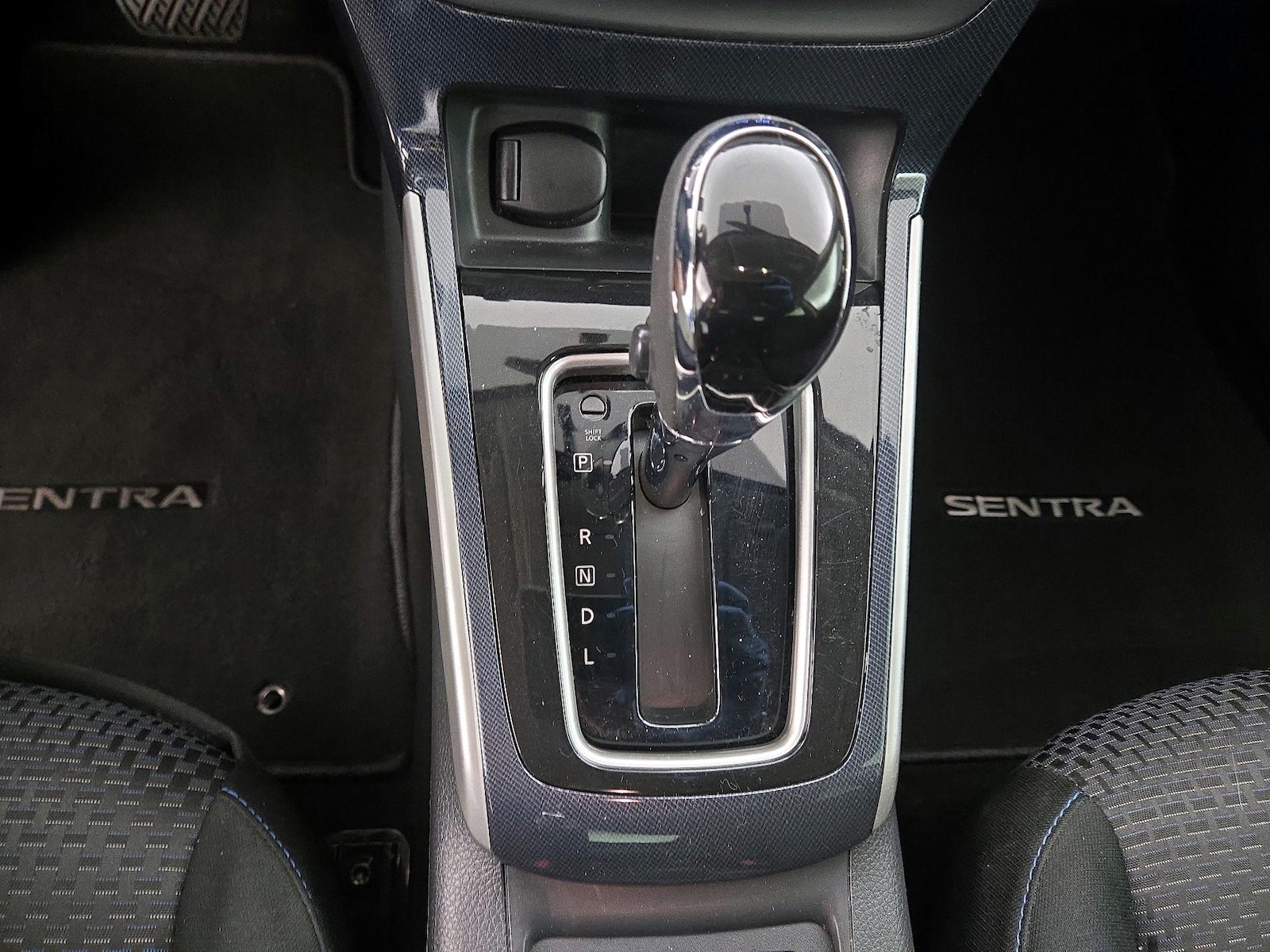 2019 Nissan Sentra SR - Photo 18