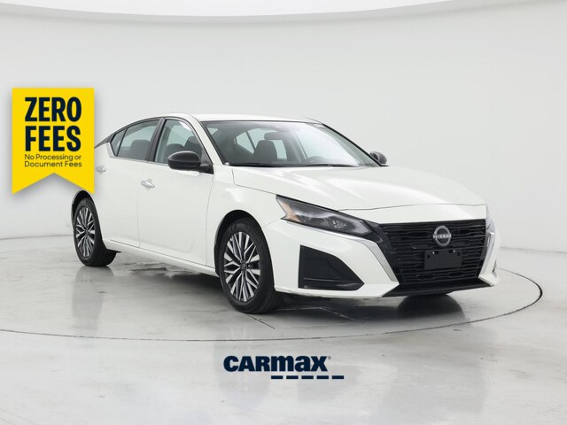 White 2025 Nissan Altima Sedan Front-Wheel Drive Automatic