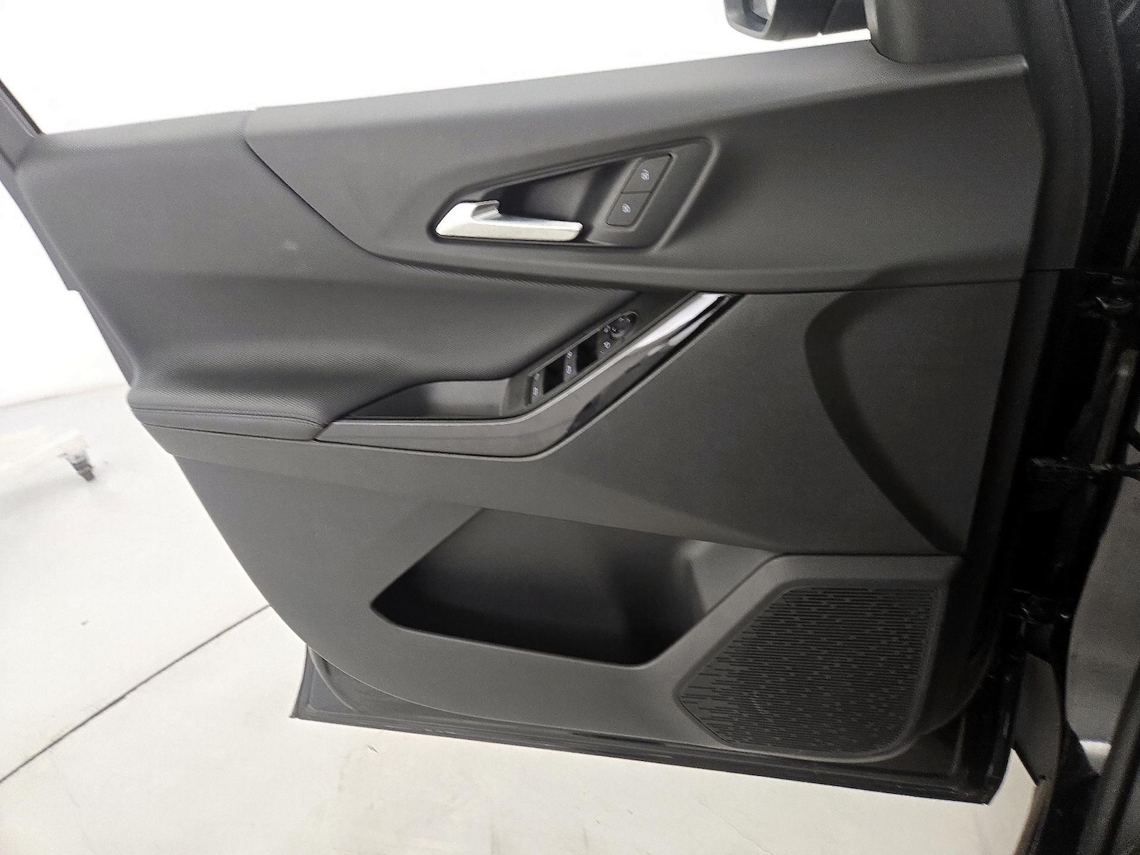 2025 Chevrolet Equinox LT - Photo 13