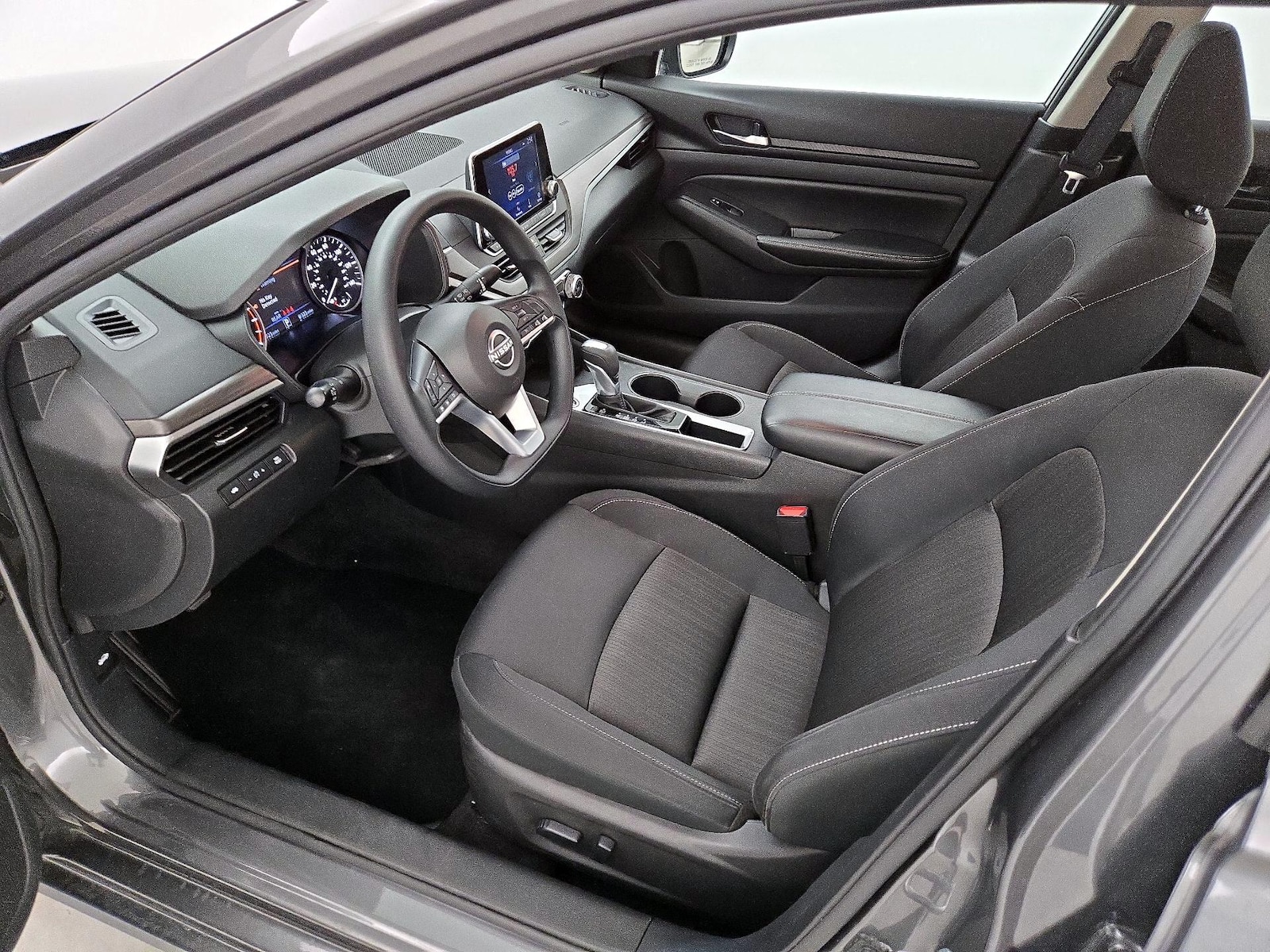 2025 Nissan Altima SV - Photo 12