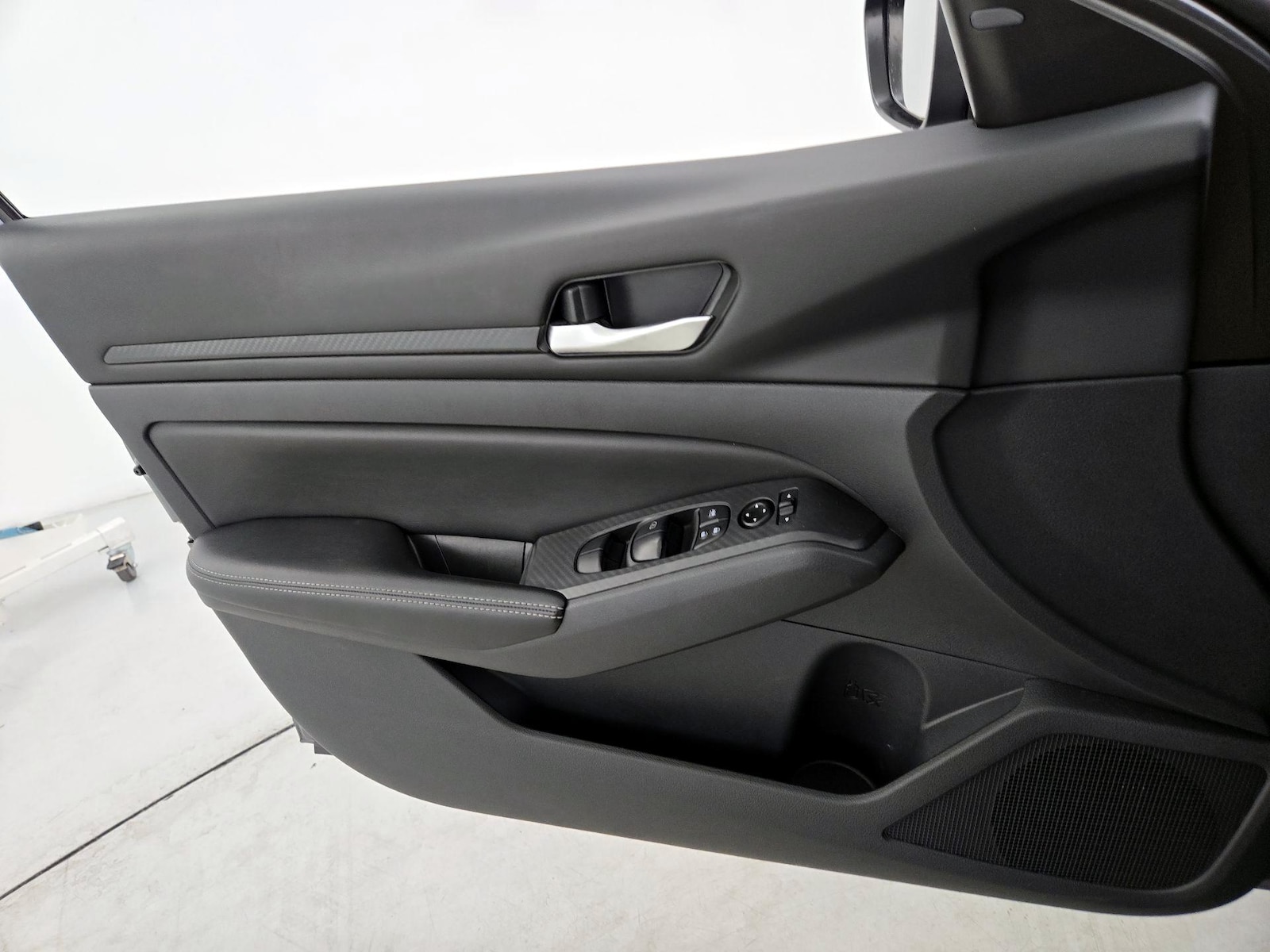 2025 Nissan Altima SV - Photo 13