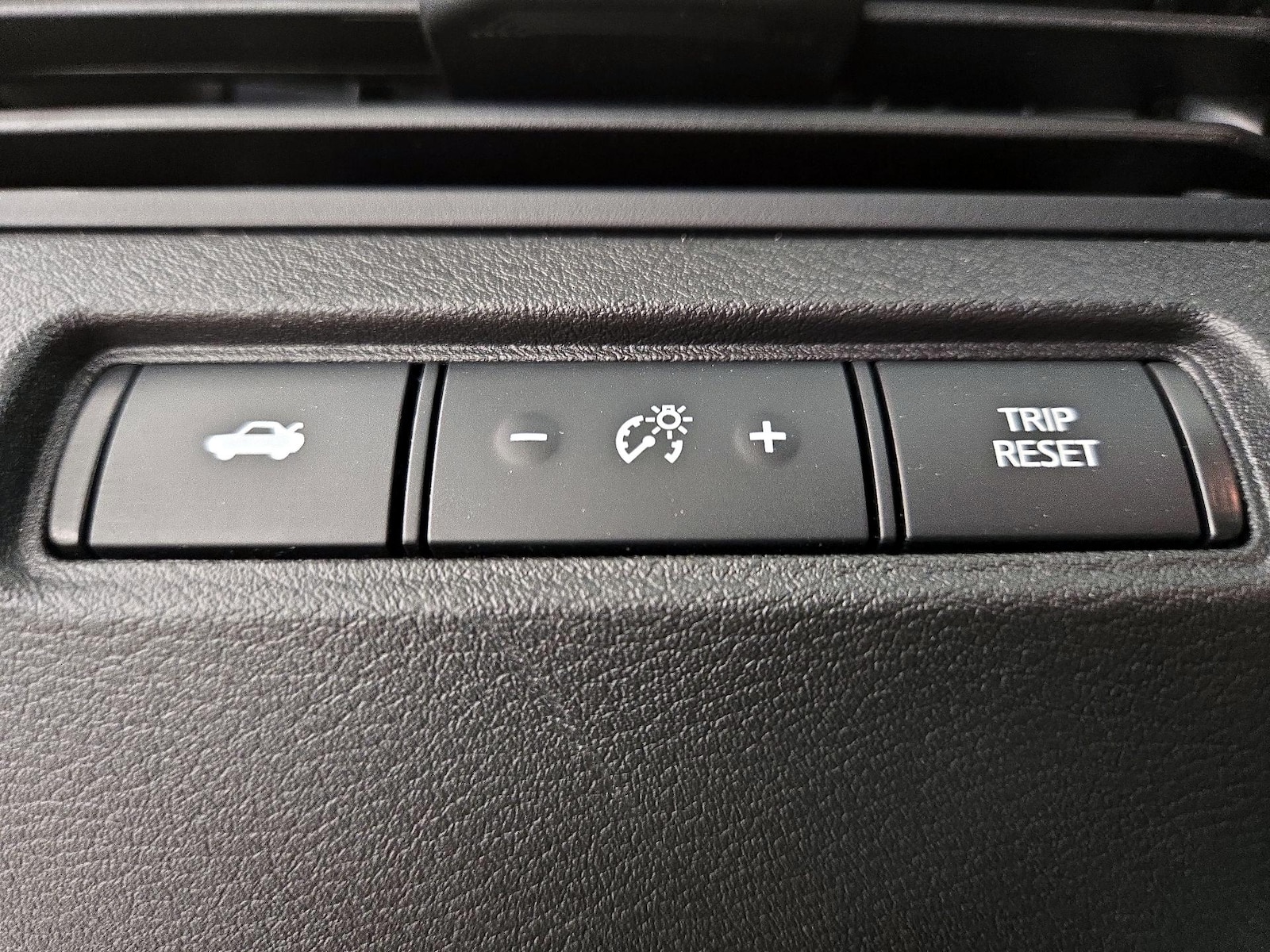 2025 Nissan Altima SV - Photo 14