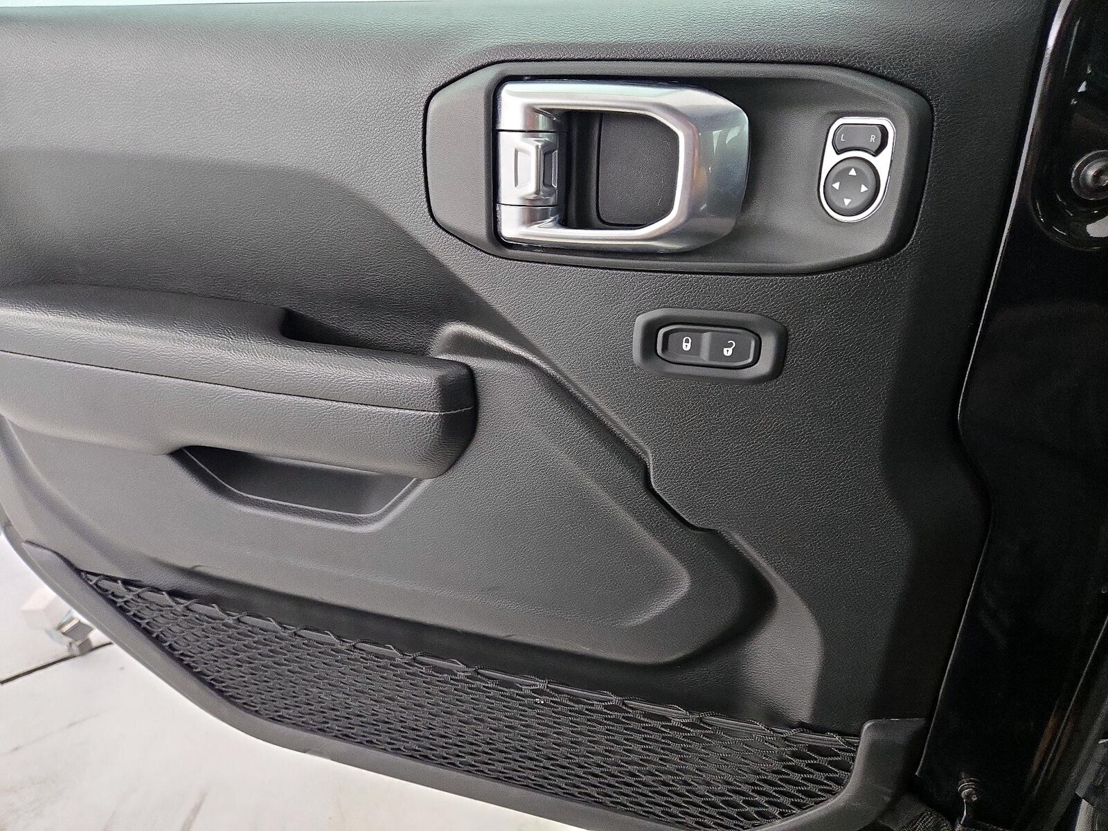 2025 Jeep Wrangler 4-Door Rubicon - Photo 13