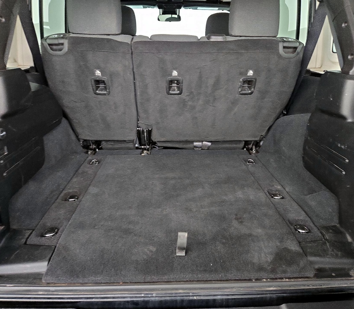 Trunk/Cargo (Seats Up)