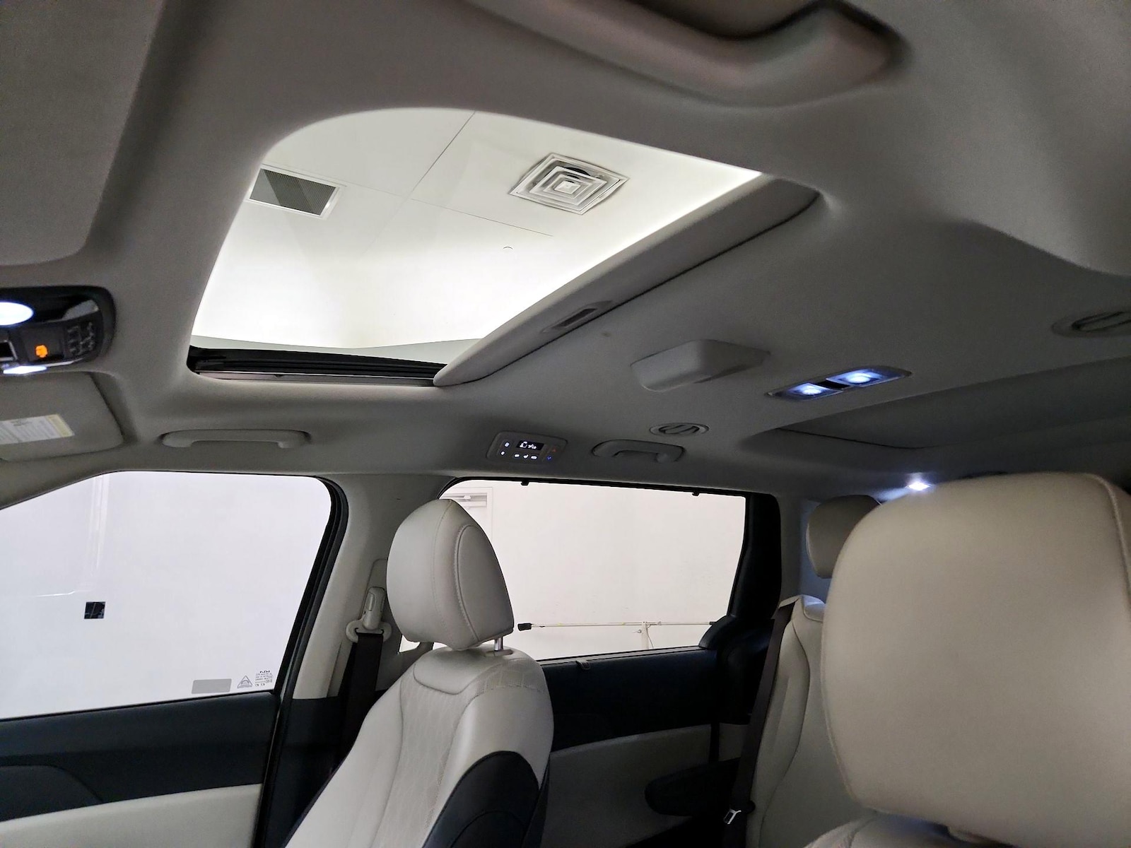 Sunroof(s) & Overhead Airbags