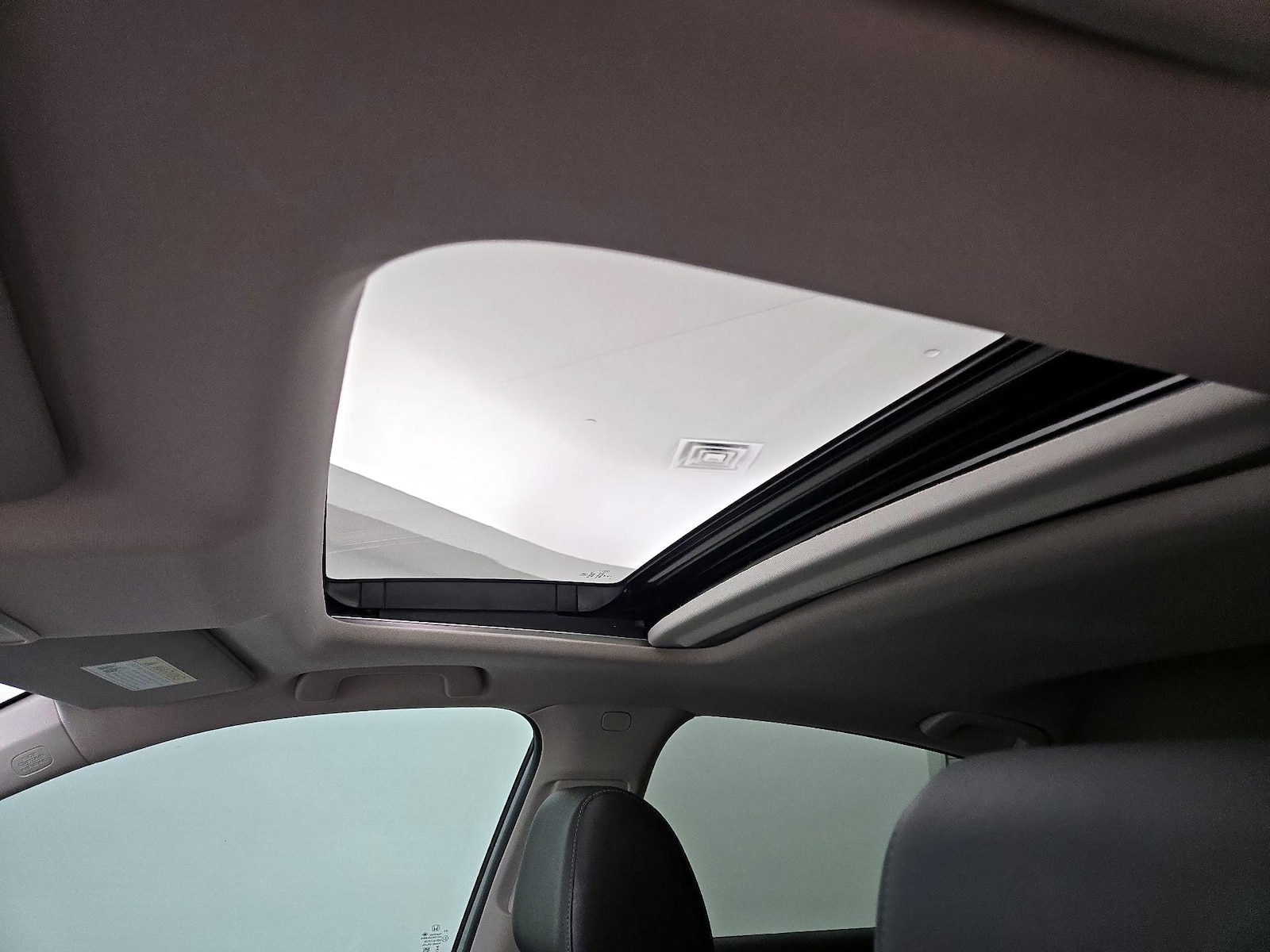 Sunroof(s) & Overhead Airbags