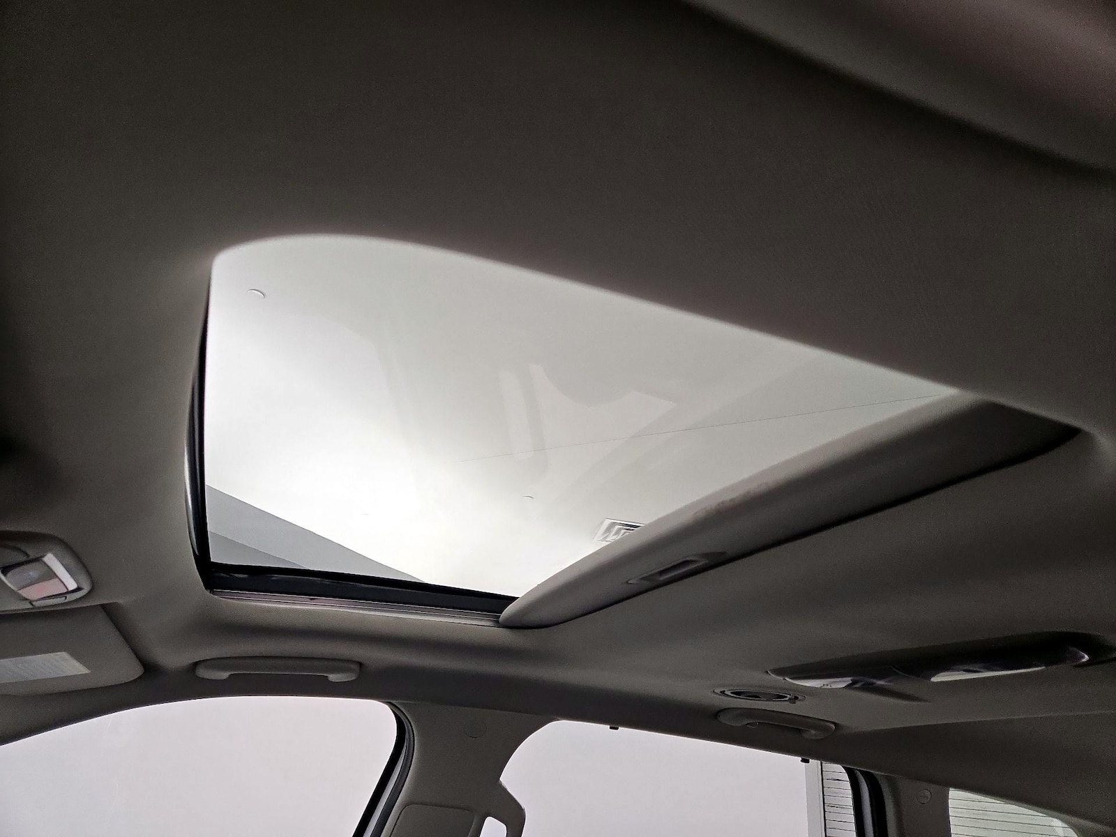 Sunroof(s) & Overhead Airbags