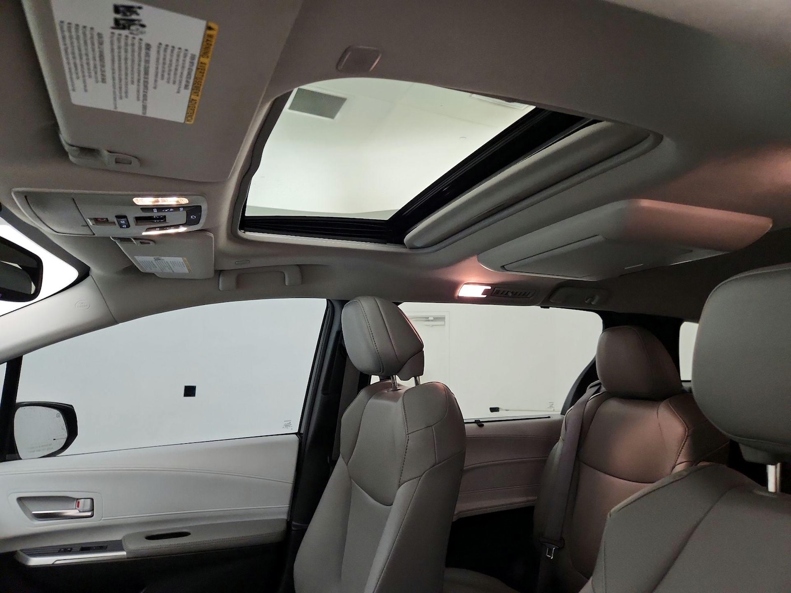 Sunroof(s) & Overhead Airbags