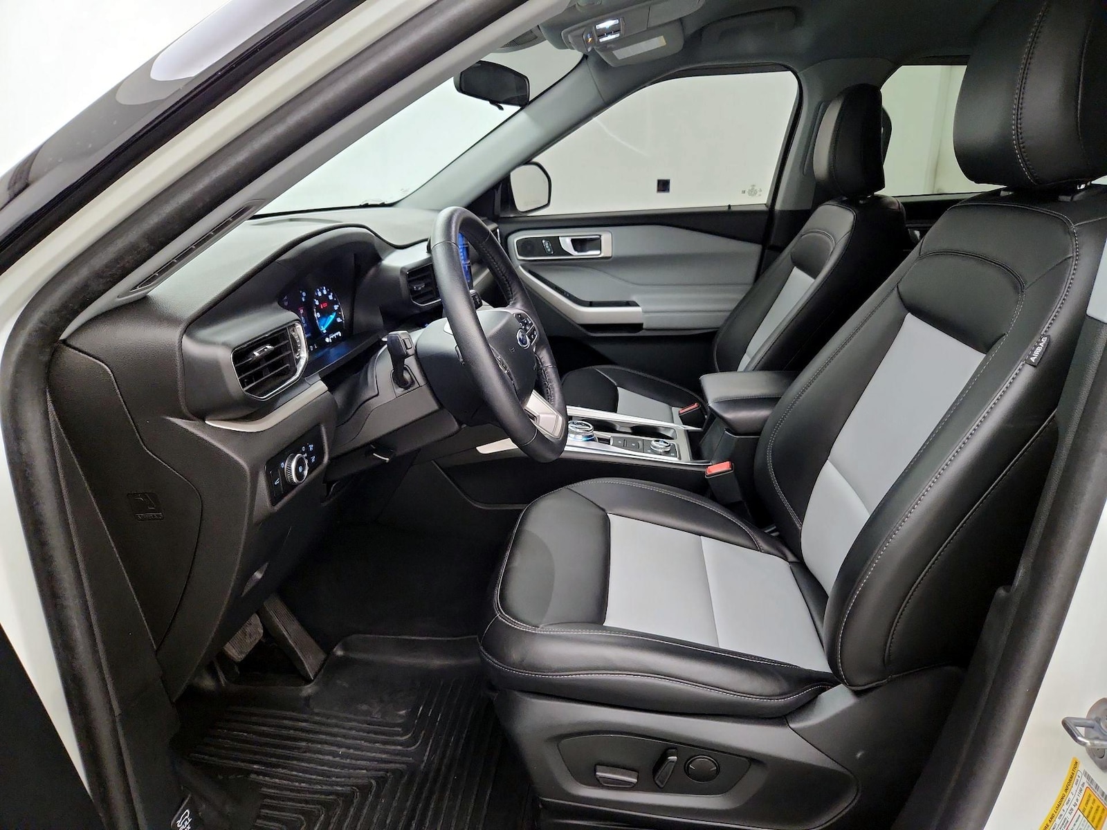 2024 Ford Explorer XLT - Photo 12