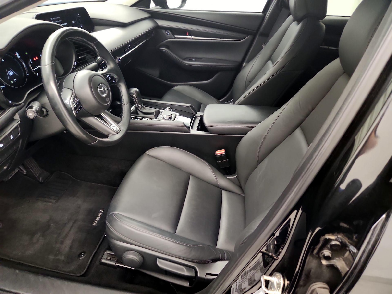 Side Airbags & Leatherette Seats
