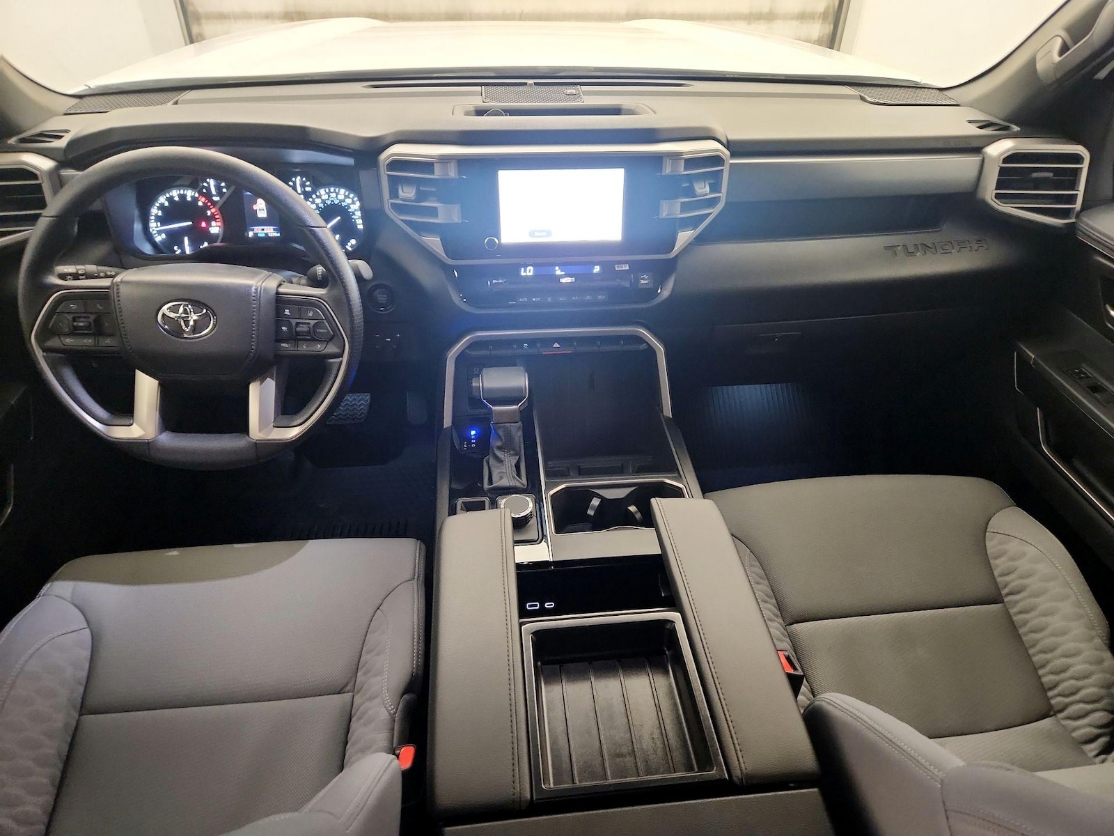 2025 Toyota Tundra SR5 - Photo 10