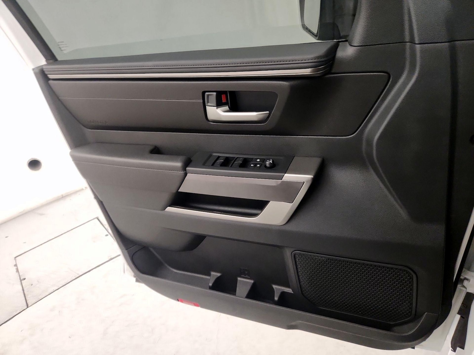 2025 Toyota Tundra SR5 - Photo 13