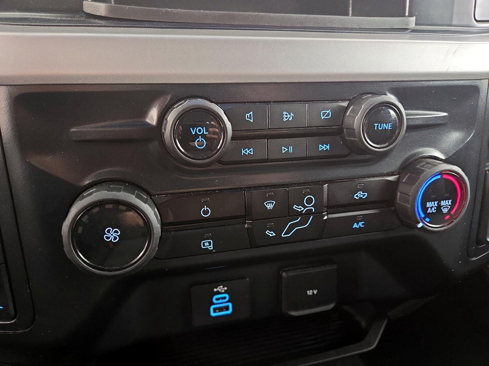 2024 Ford F-350 Super Duty XLT - Photo 17