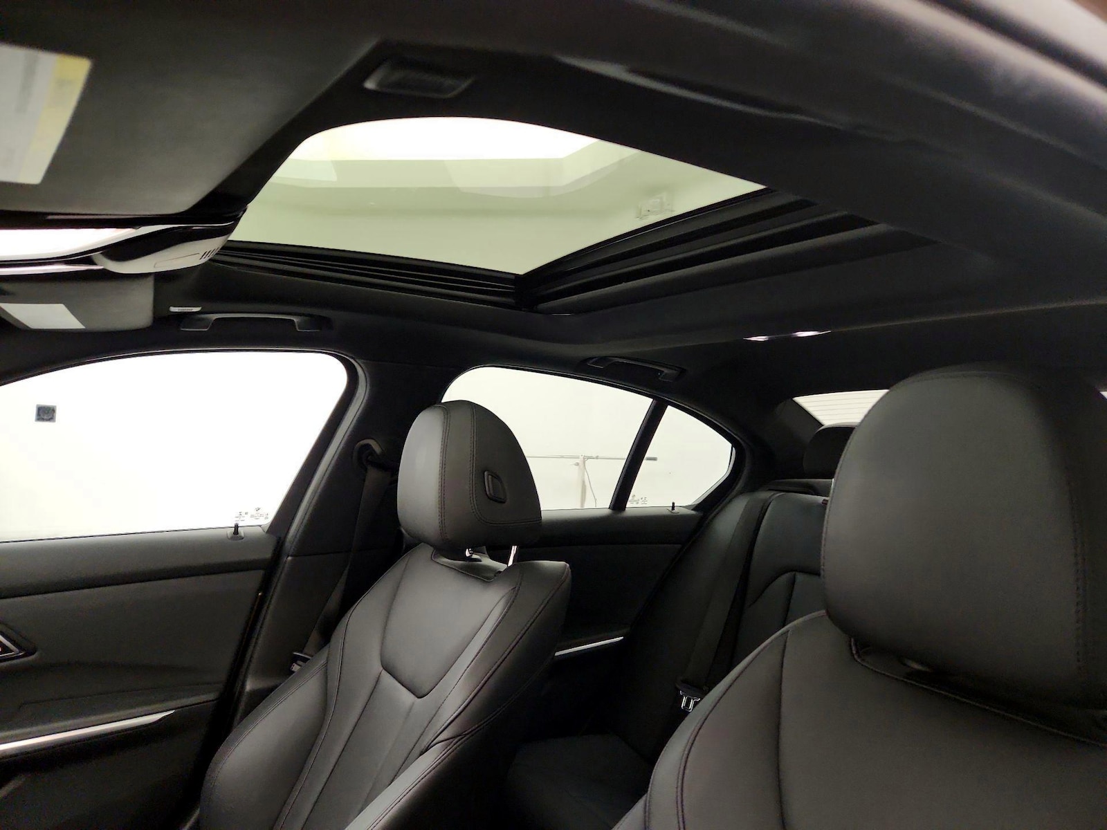 Sunroof(s) & Overhead Airbags