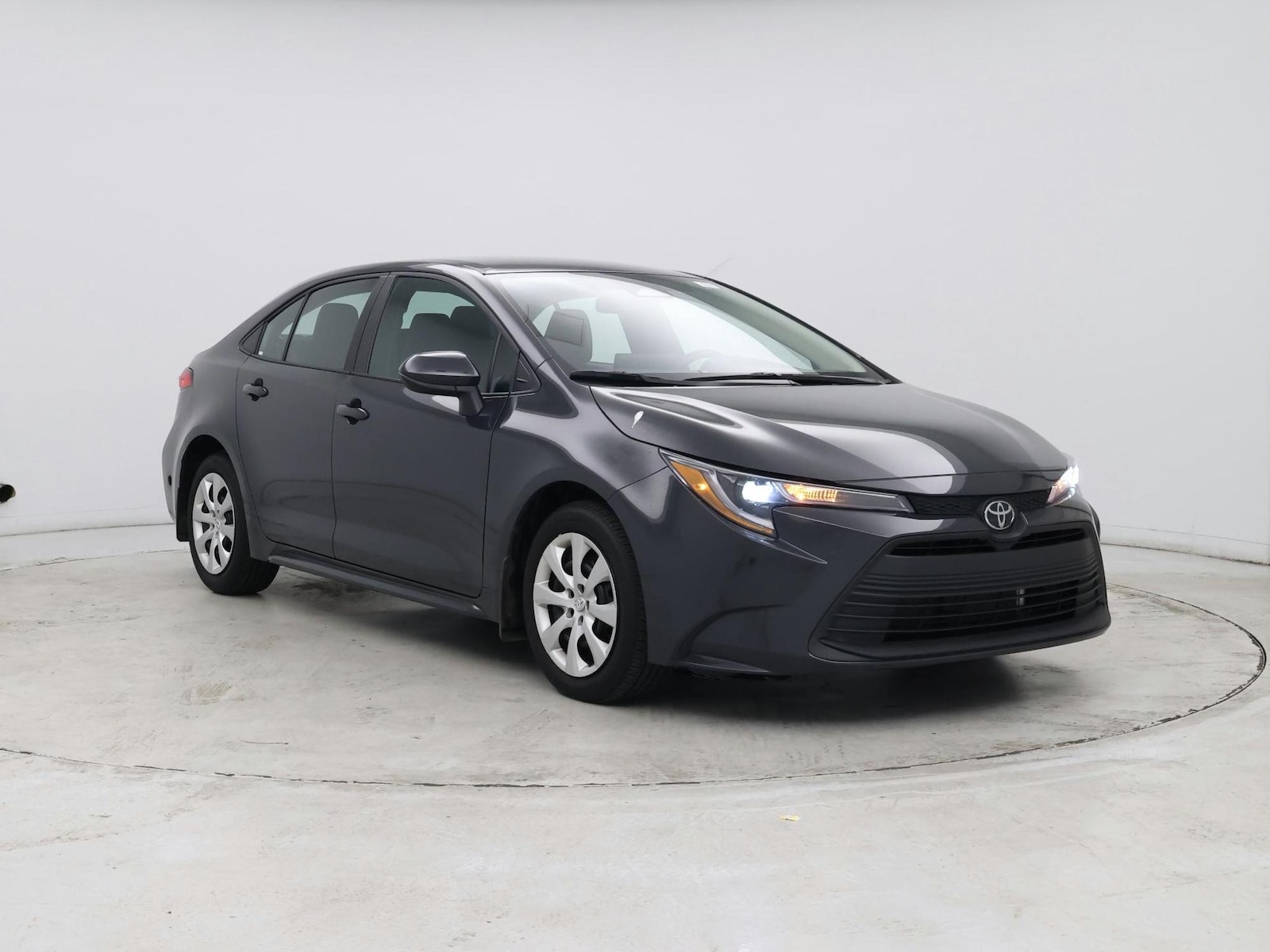 2025 Toyota Corolla LE - Photo 2