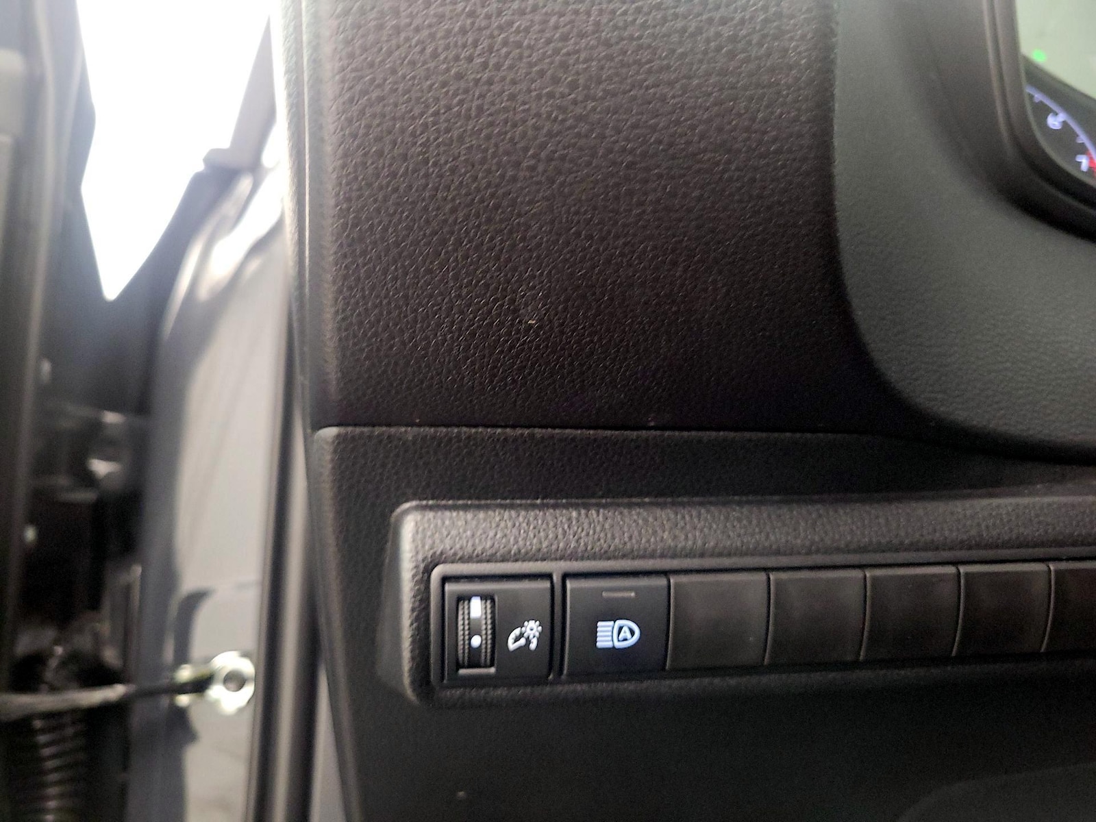 2025 Toyota Corolla LE - Photo 14