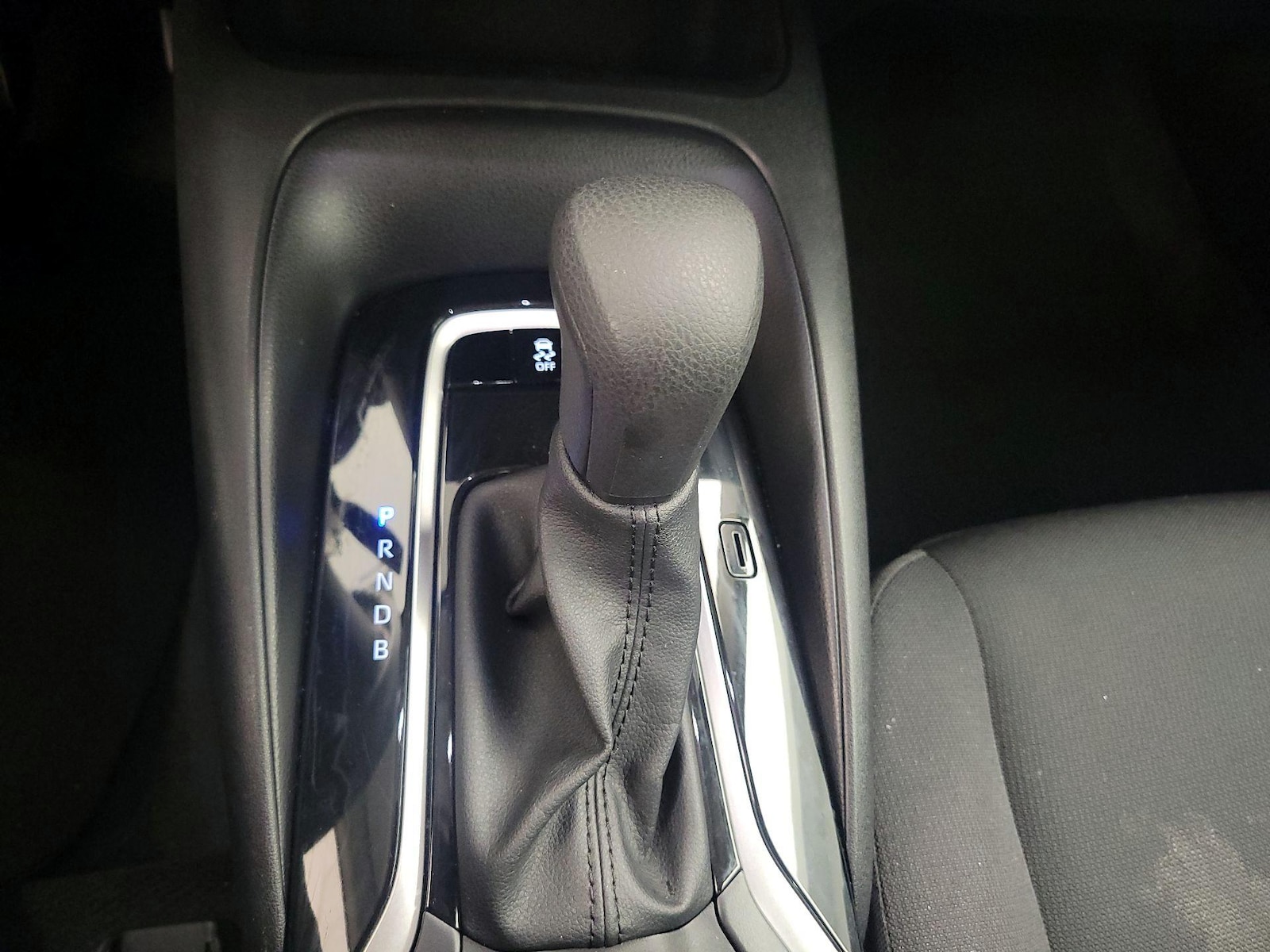 2025 Toyota Corolla LE - Photo 18