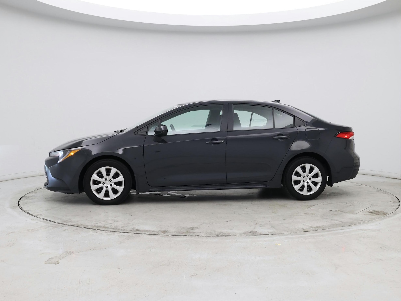 2025 Toyota Corolla LE - Photo 3