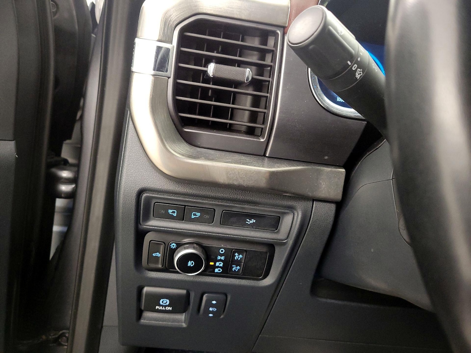 2023 Ford F-150 Lariat - Photo 12