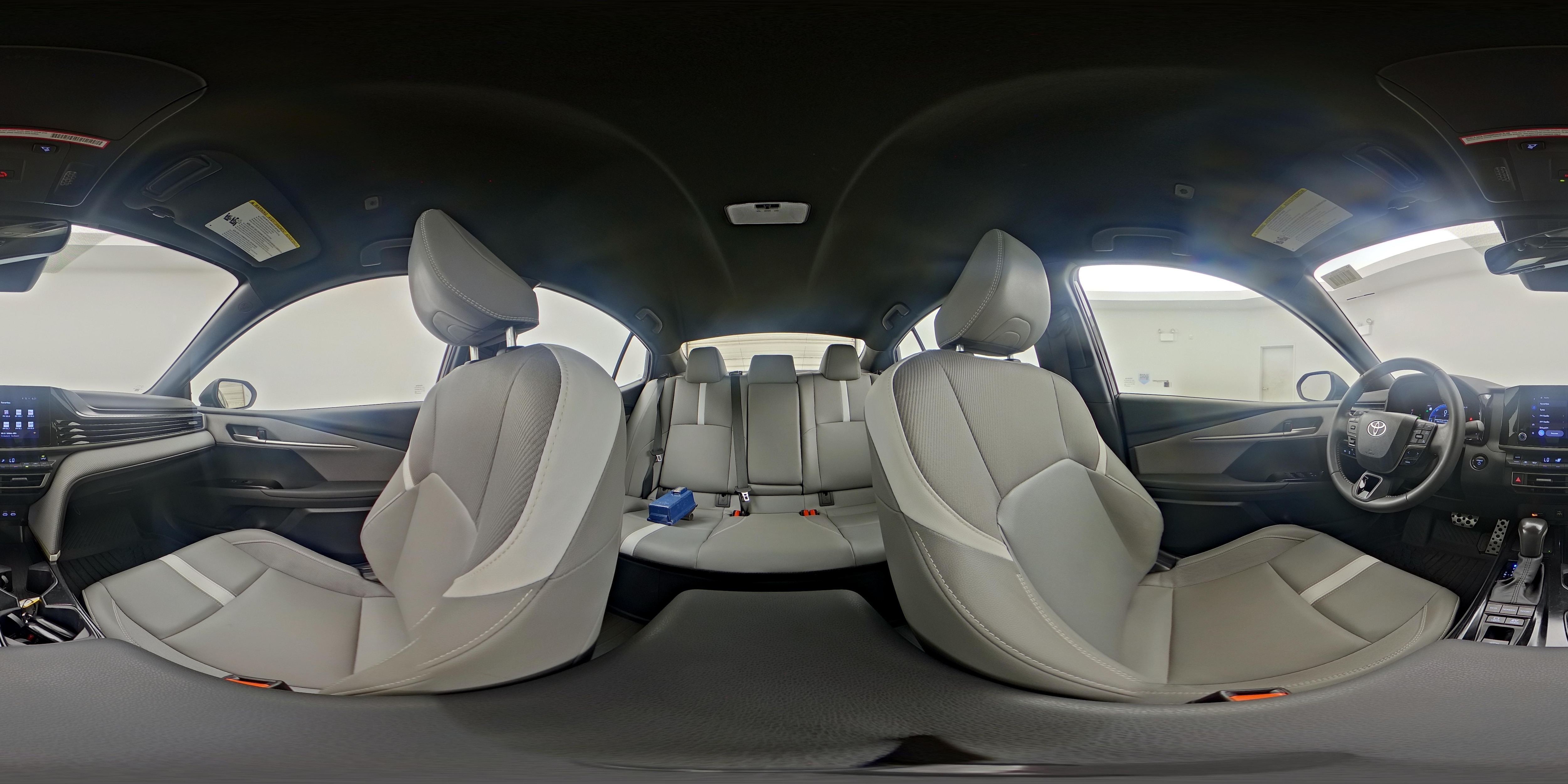2025 Toyota Camry SE - Photo 25