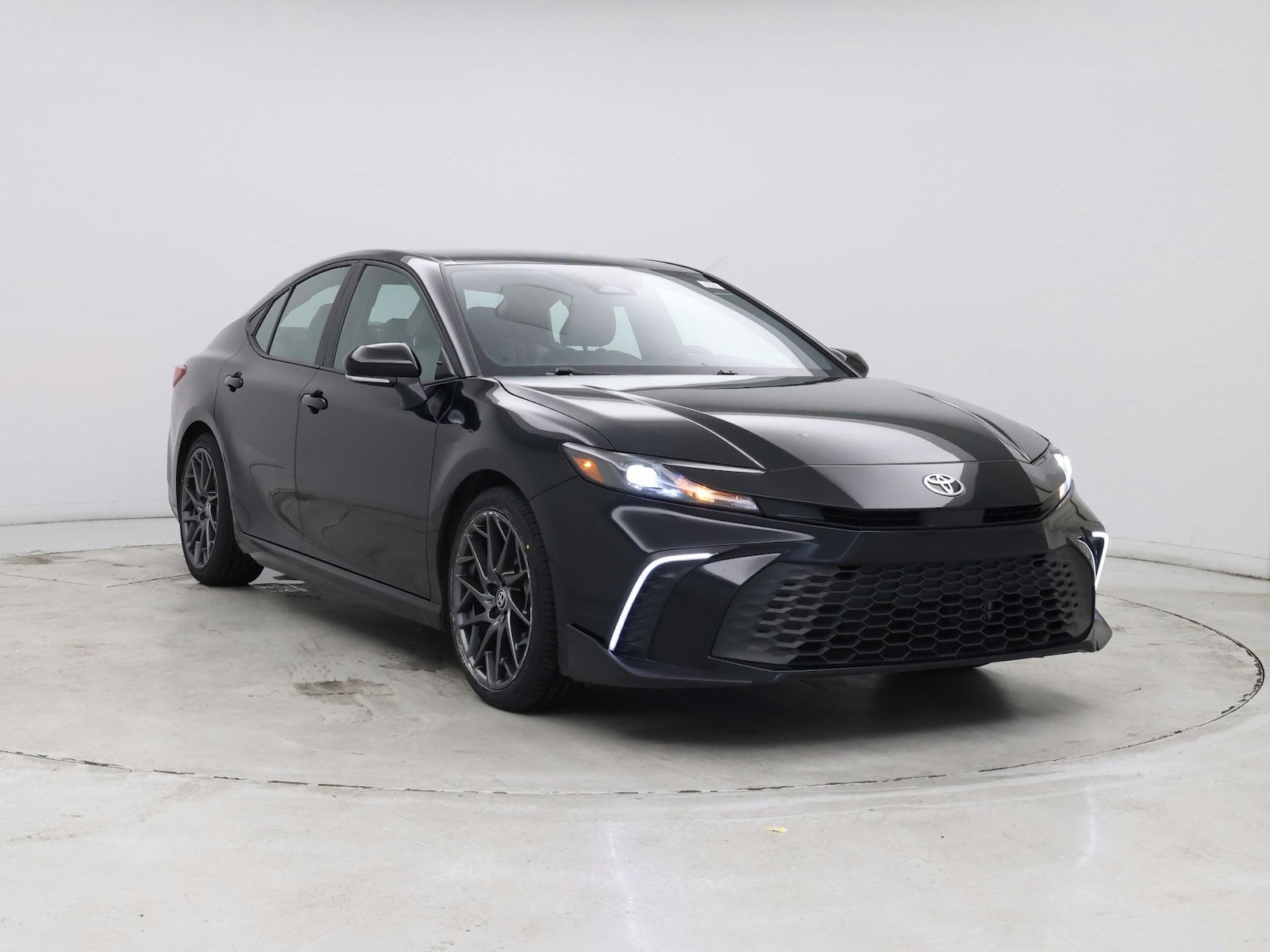 2025 Toyota Camry SE - Photo 2