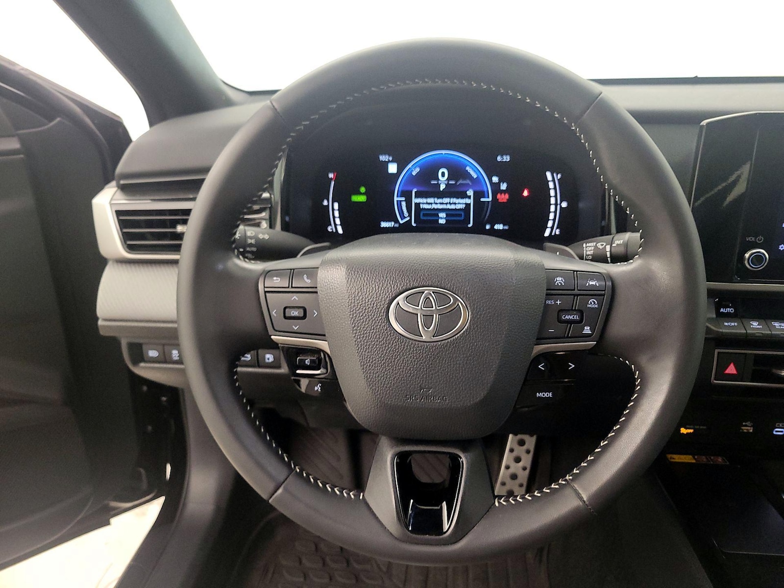 2025 Toyota Camry SE - Photo 11
