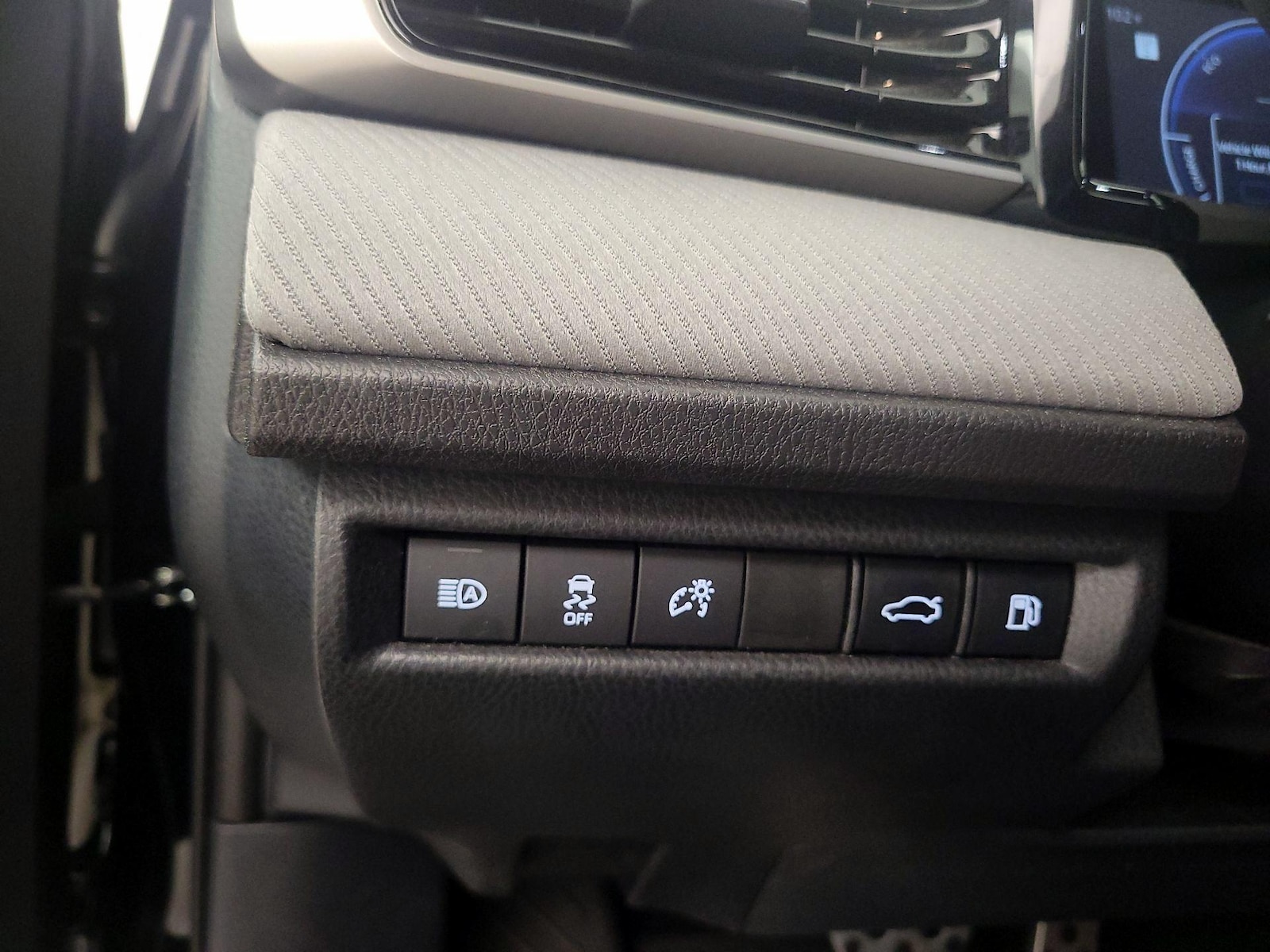 2025 Toyota Camry SE - Photo 14