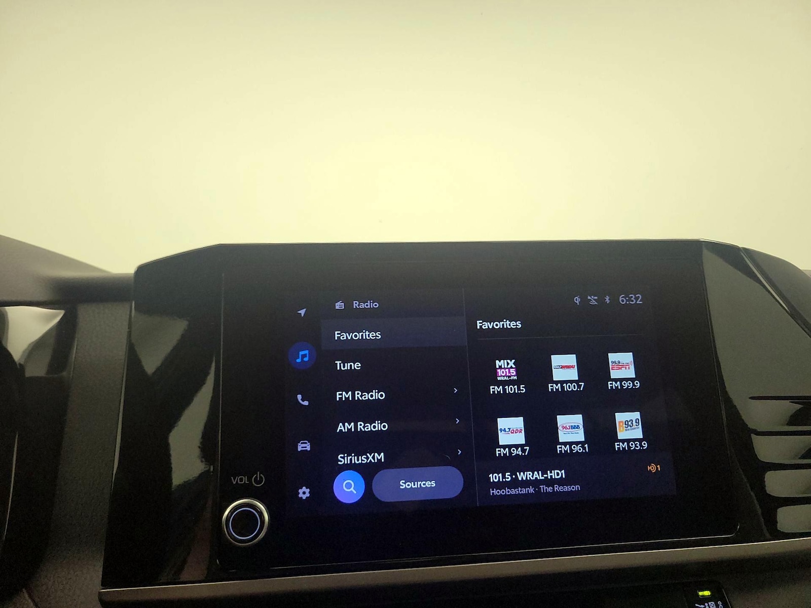 2025 Toyota Camry SE - Photo 17