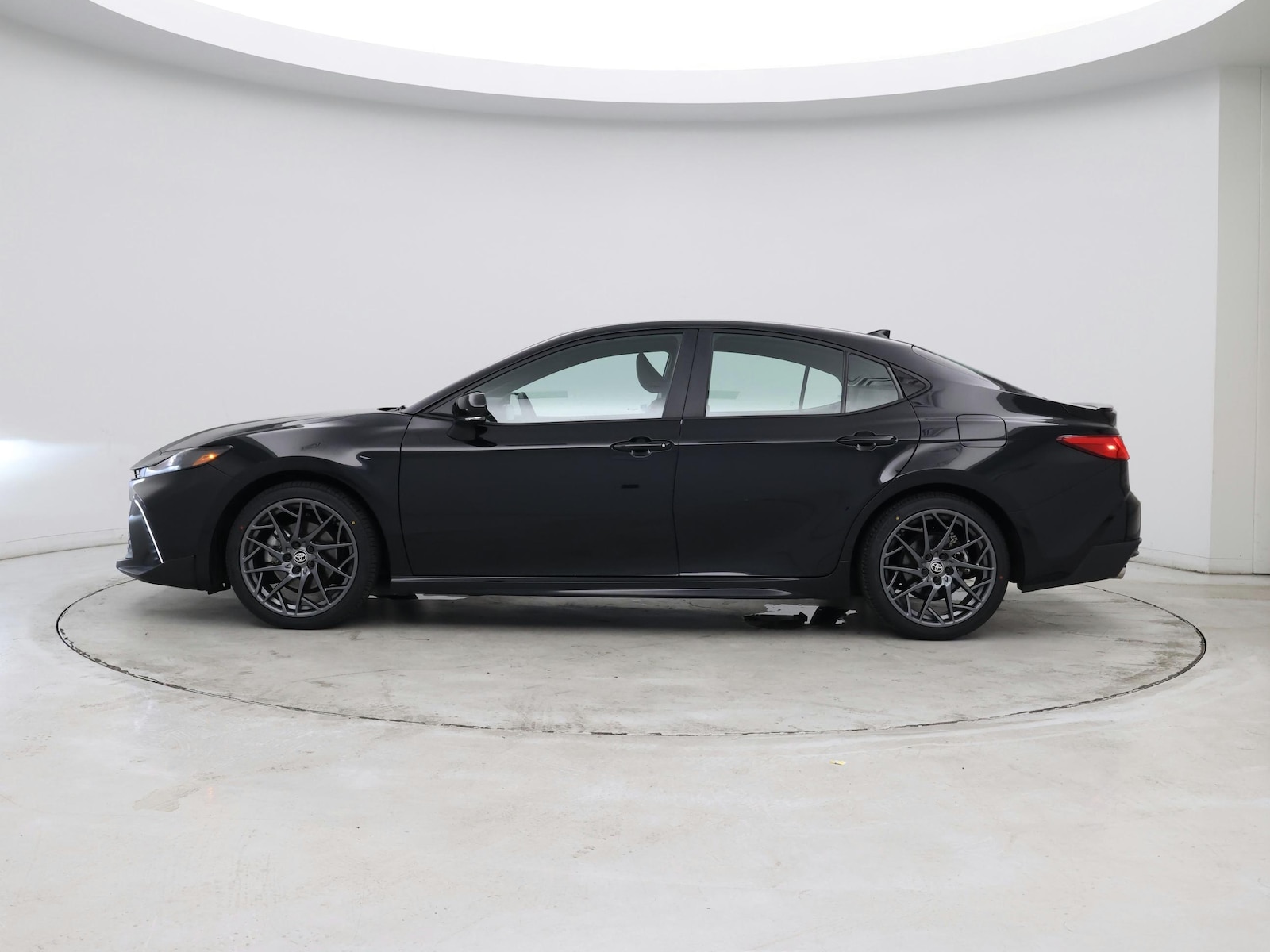 2025 Toyota Camry SE - Photo 3