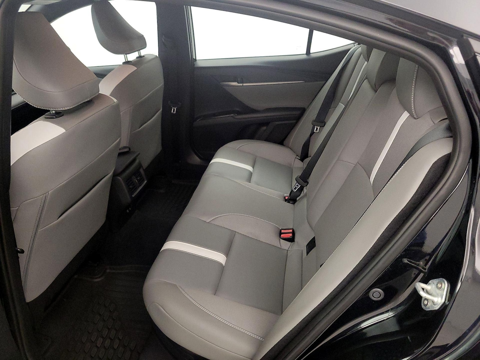 2025 Toyota Camry SE - Photo 21