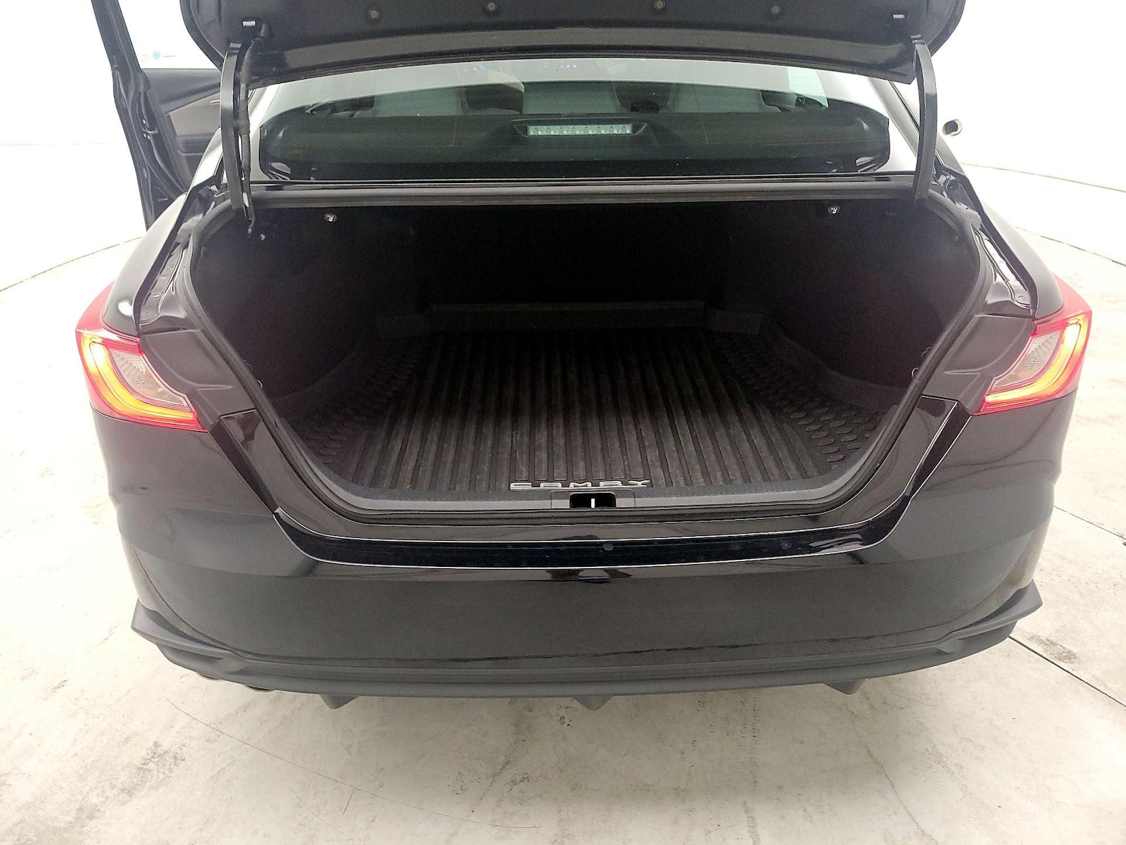 2025 Toyota Camry SE - Photo 22