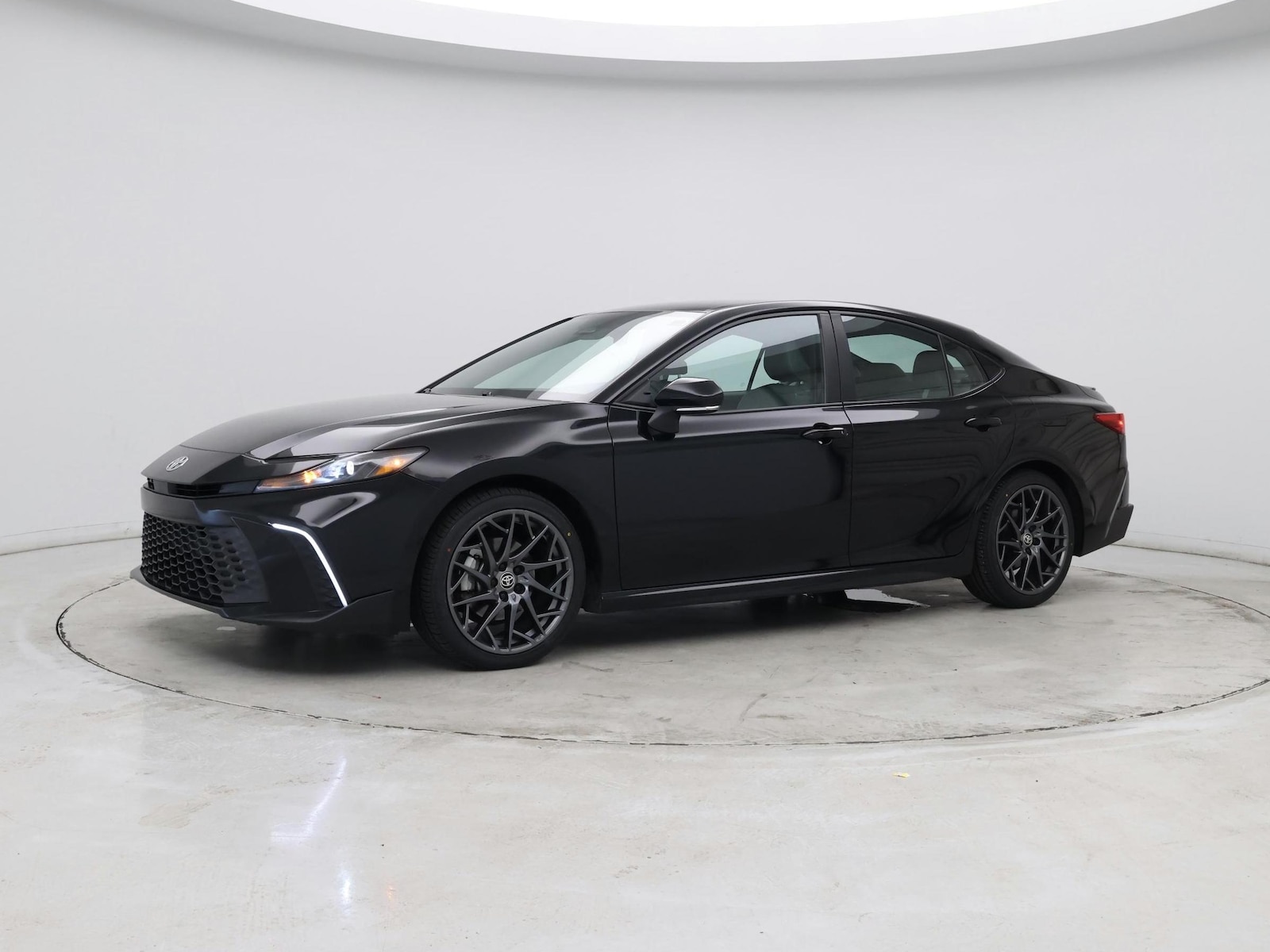 2025 Toyota Camry SE - Photo 4